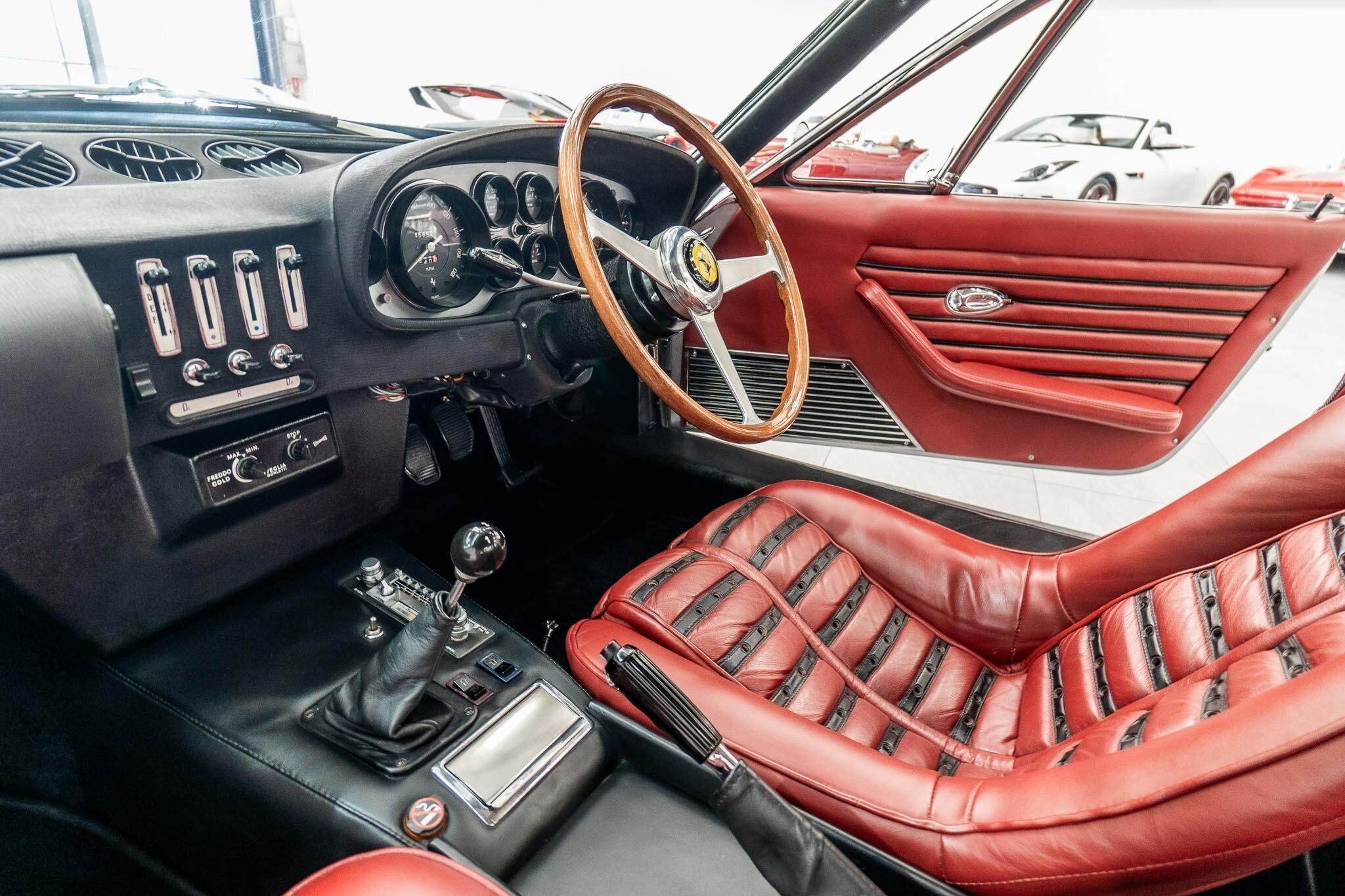 1970 FERRARI 365 GTB4 (DAYTONA) 5 SP MANUAL 2D COUPE