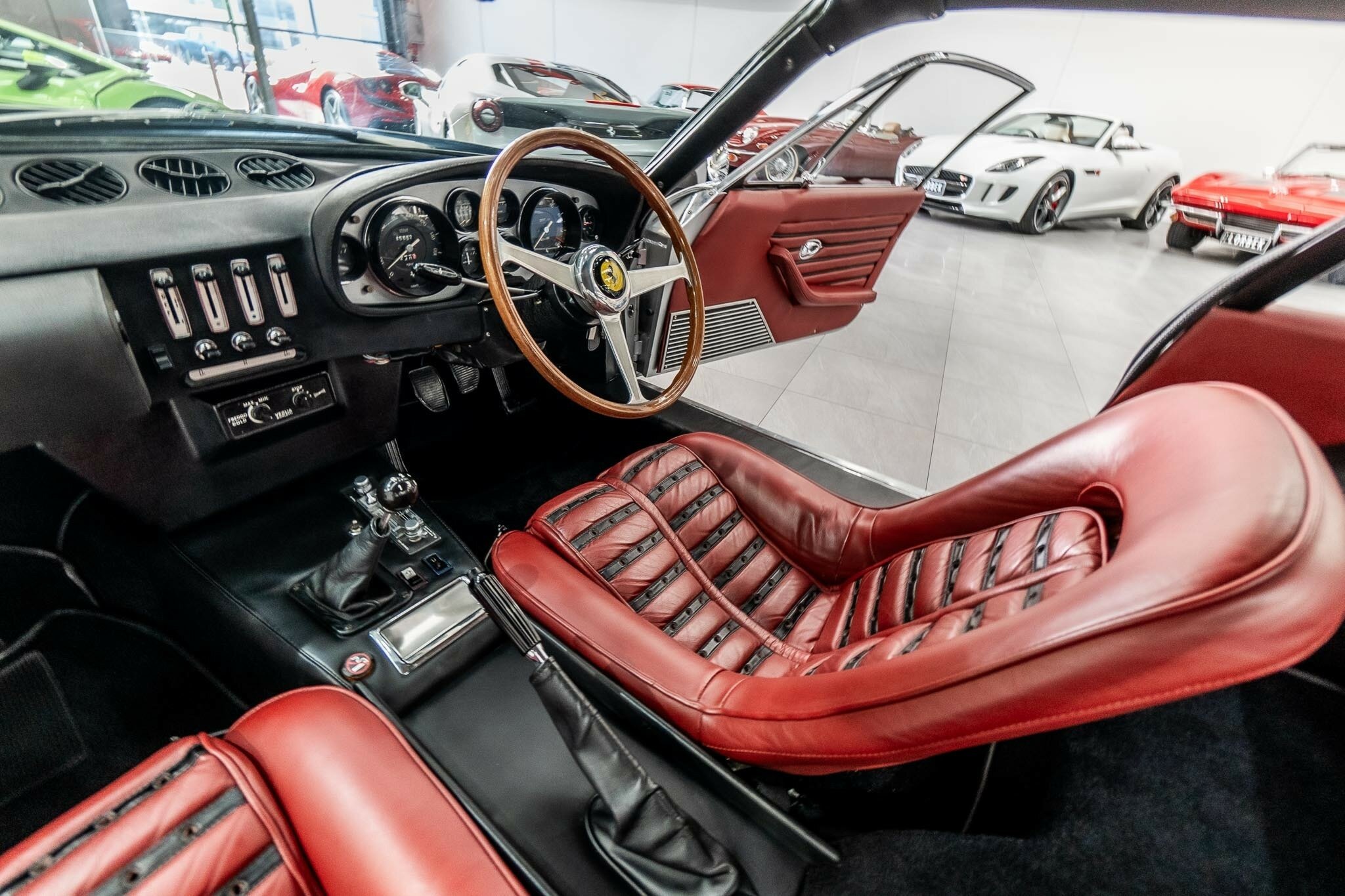 1970 FERRARI 365 GTB4 (DAYTONA) 5 SP MANUAL 2D COUPE