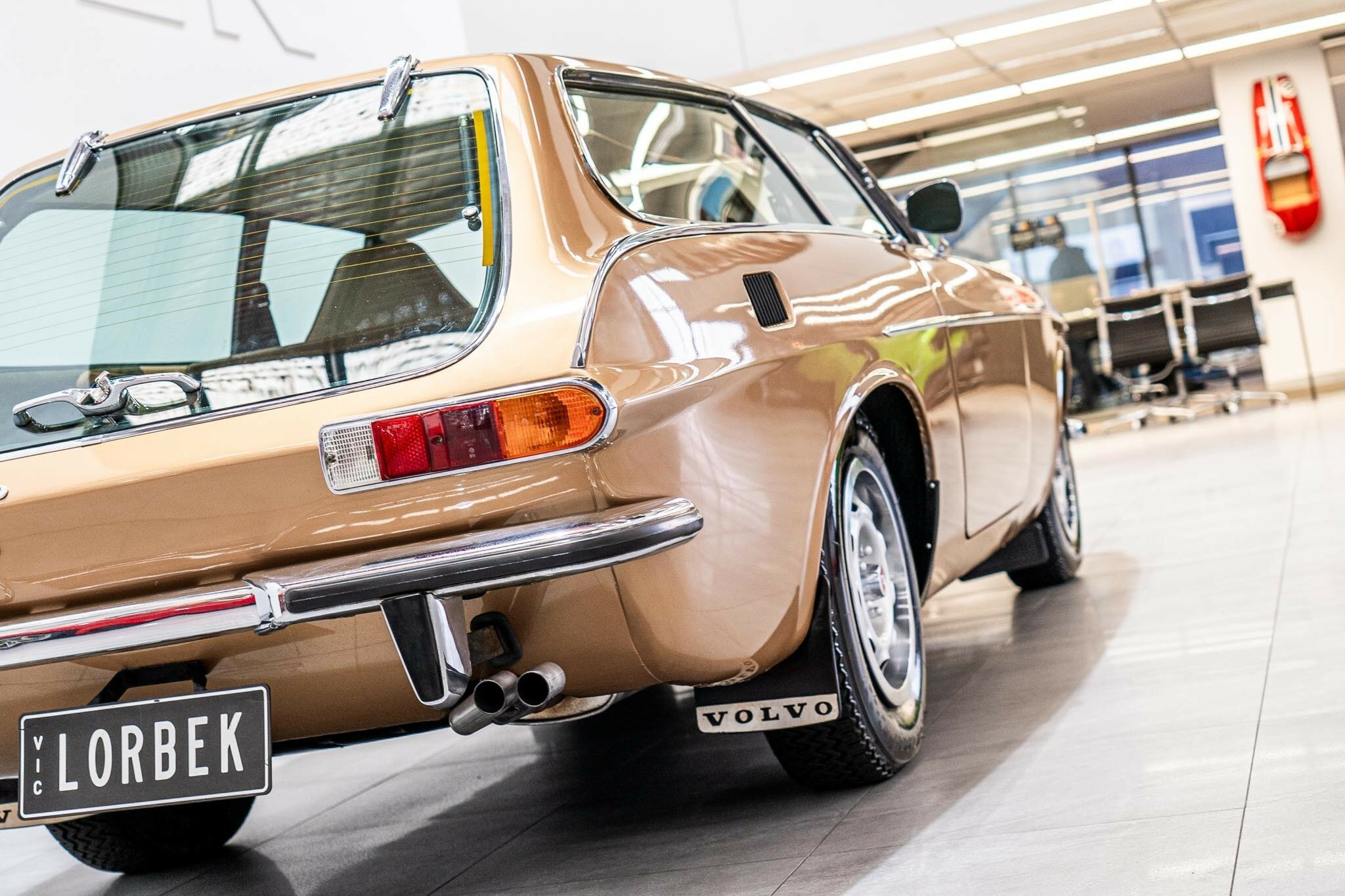 1972 VOLVO P 1800 ES 4 SP MANUAL 2D COUPE