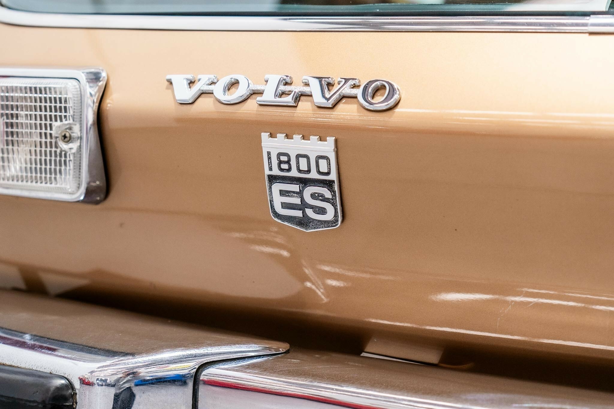 1972 VOLVO P 1800 ES 4 SP MANUAL 2D COUPE