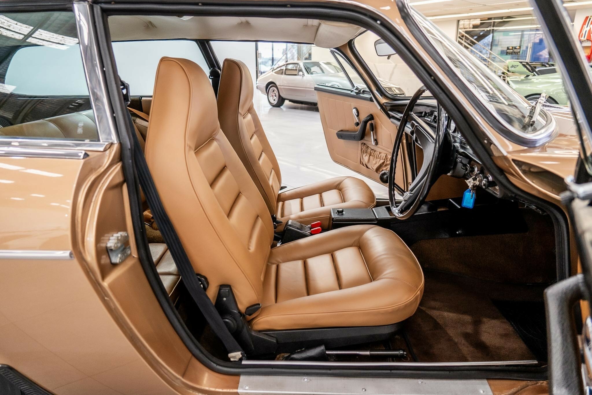 1972 VOLVO P 1800 ES 4 SP MANUAL 2D COUPE