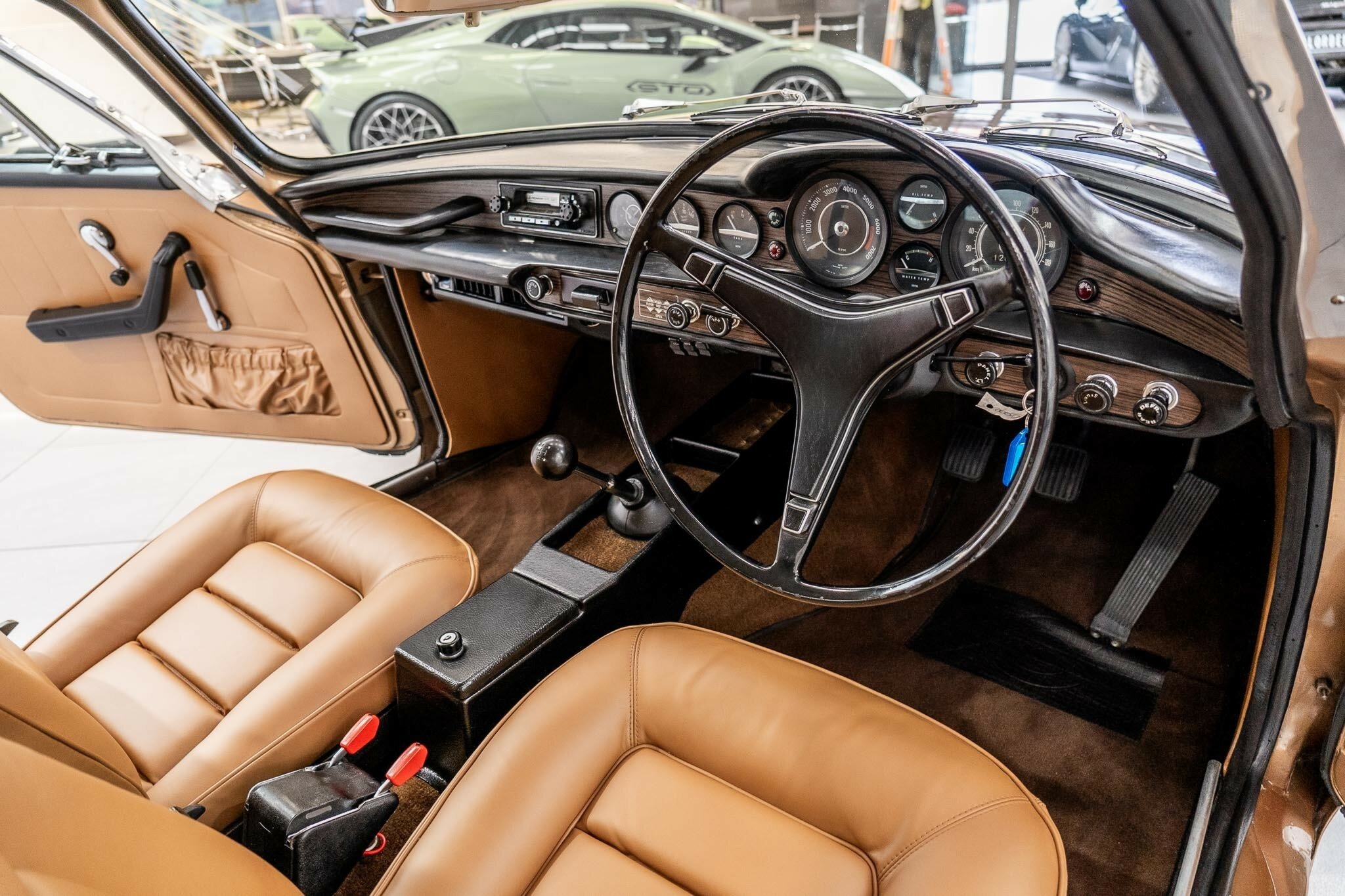1972 VOLVO P 1800 ES 4 SP MANUAL 2D COUPE