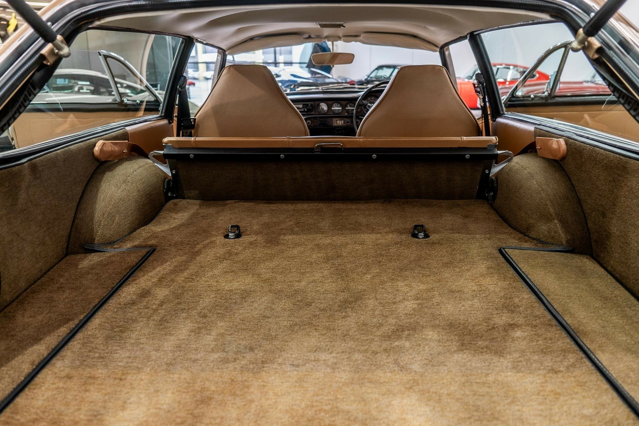 1972 VOLVO P 1800 ES 4 SP MANUAL 2D COUPE