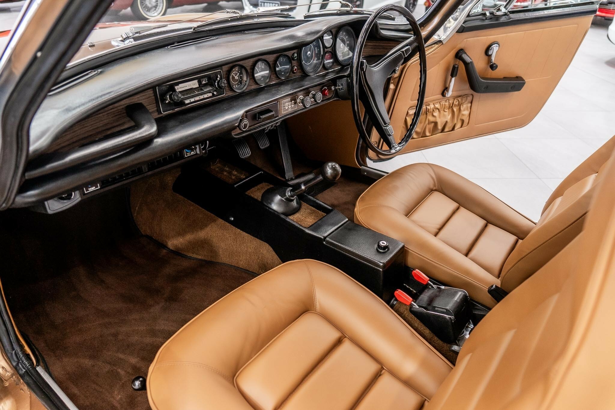 1972 VOLVO P 1800 ES 4 SP MANUAL 2D COUPE