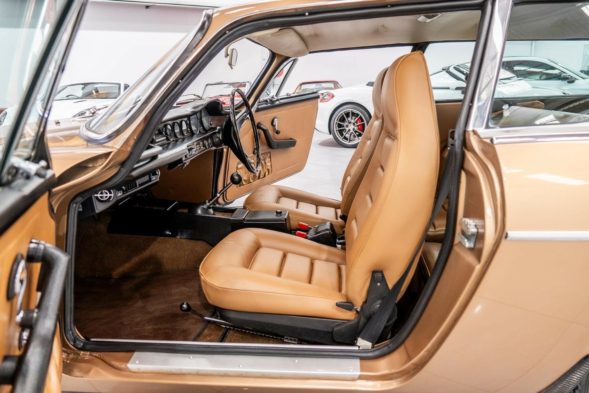 1972 VOLVO P 1800 ES 4 SP MANUAL 2D COUPE