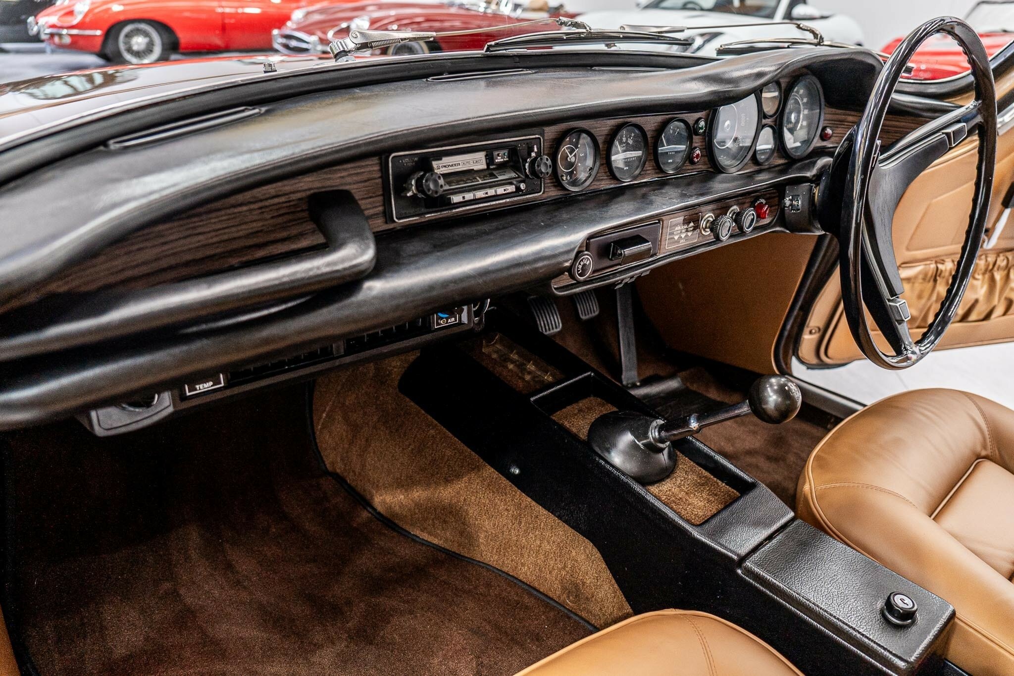 1972 VOLVO P 1800 ES 4 SP MANUAL 2D COUPE