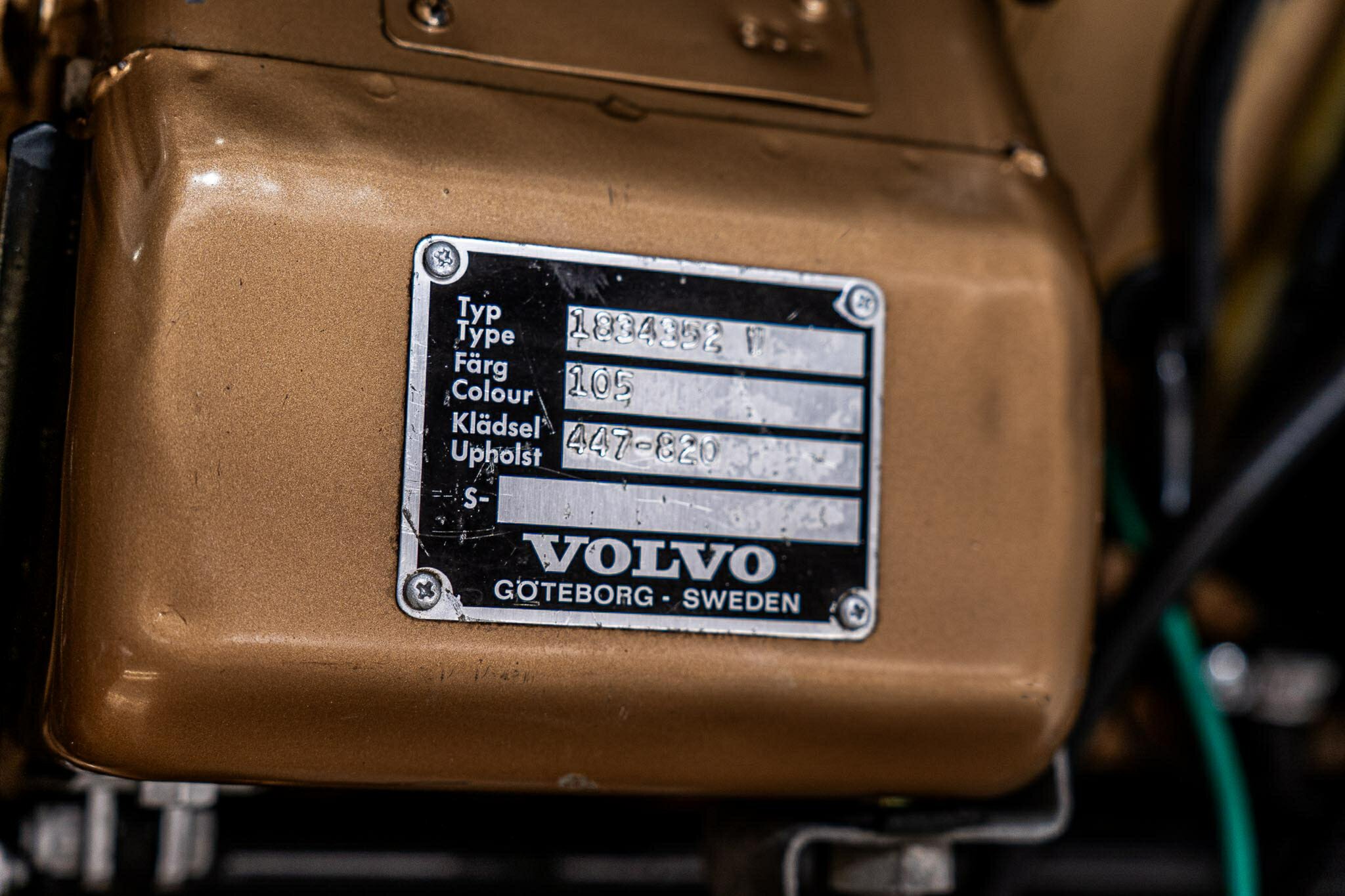 1972 VOLVO P 1800 ES 4 SP MANUAL 2D COUPE