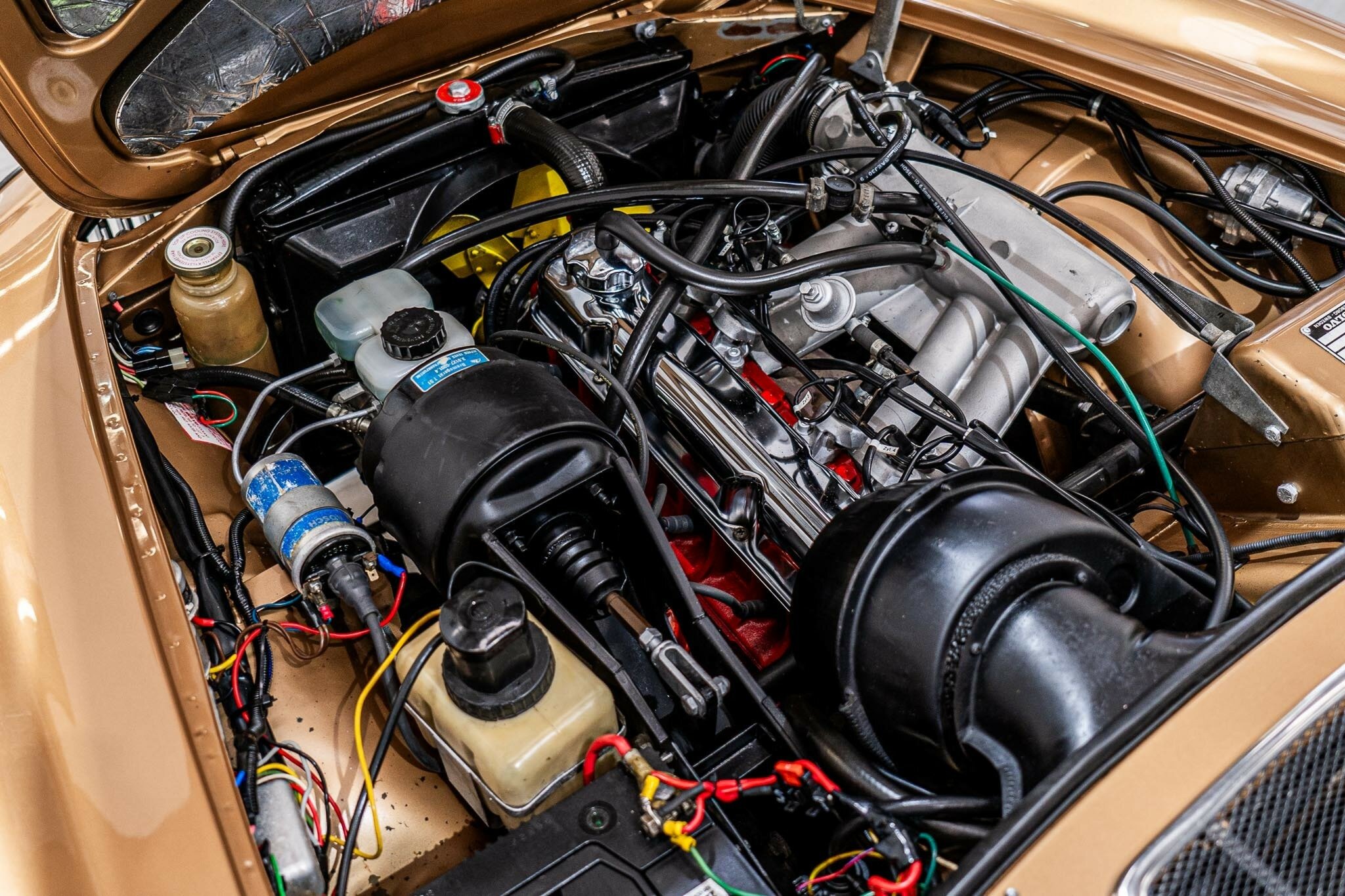 1972 VOLVO P 1800 ES 4 SP MANUAL 2D COUPE