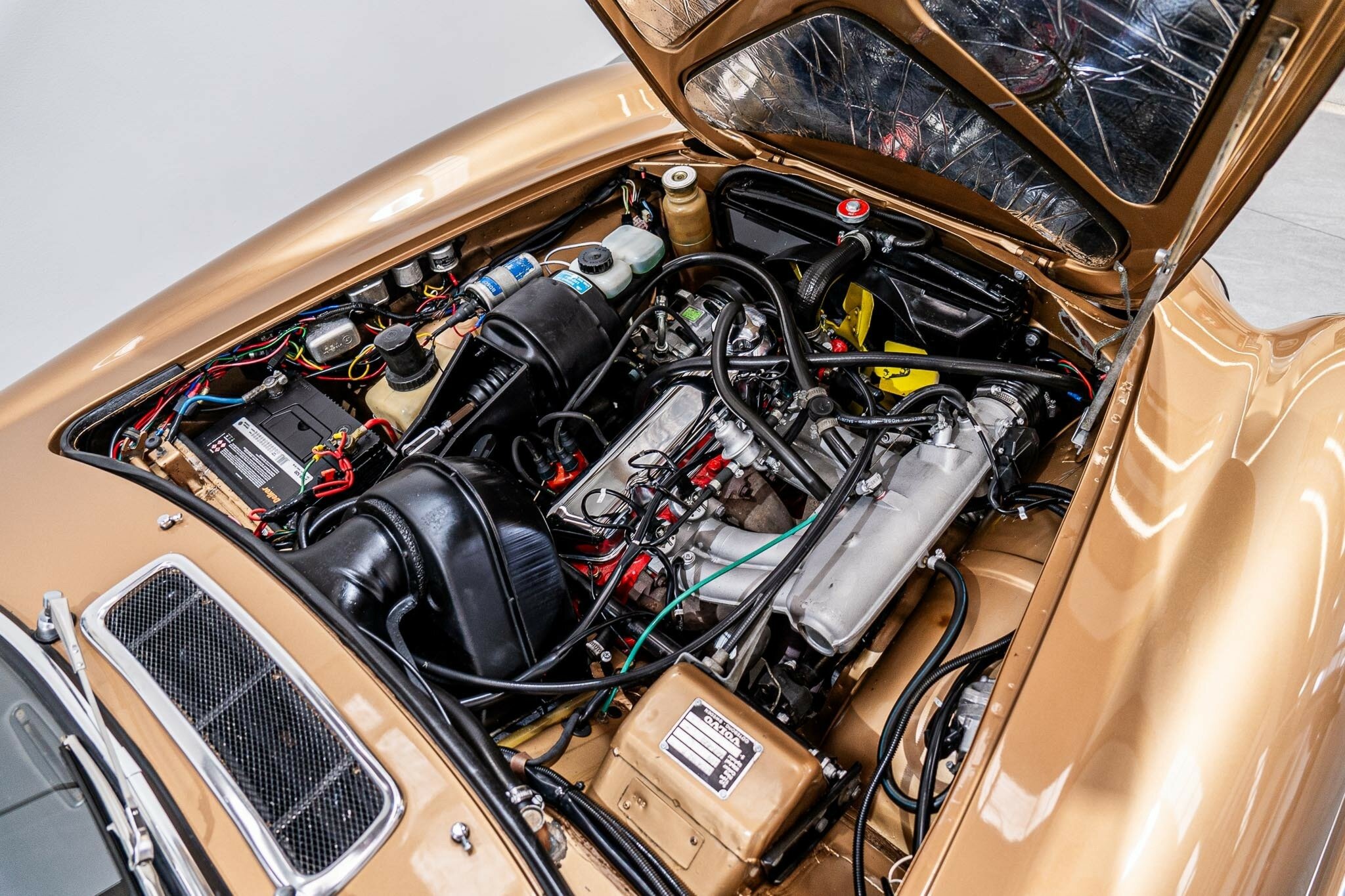 1972 VOLVO P 1800 ES 4 SP MANUAL 2D COUPE