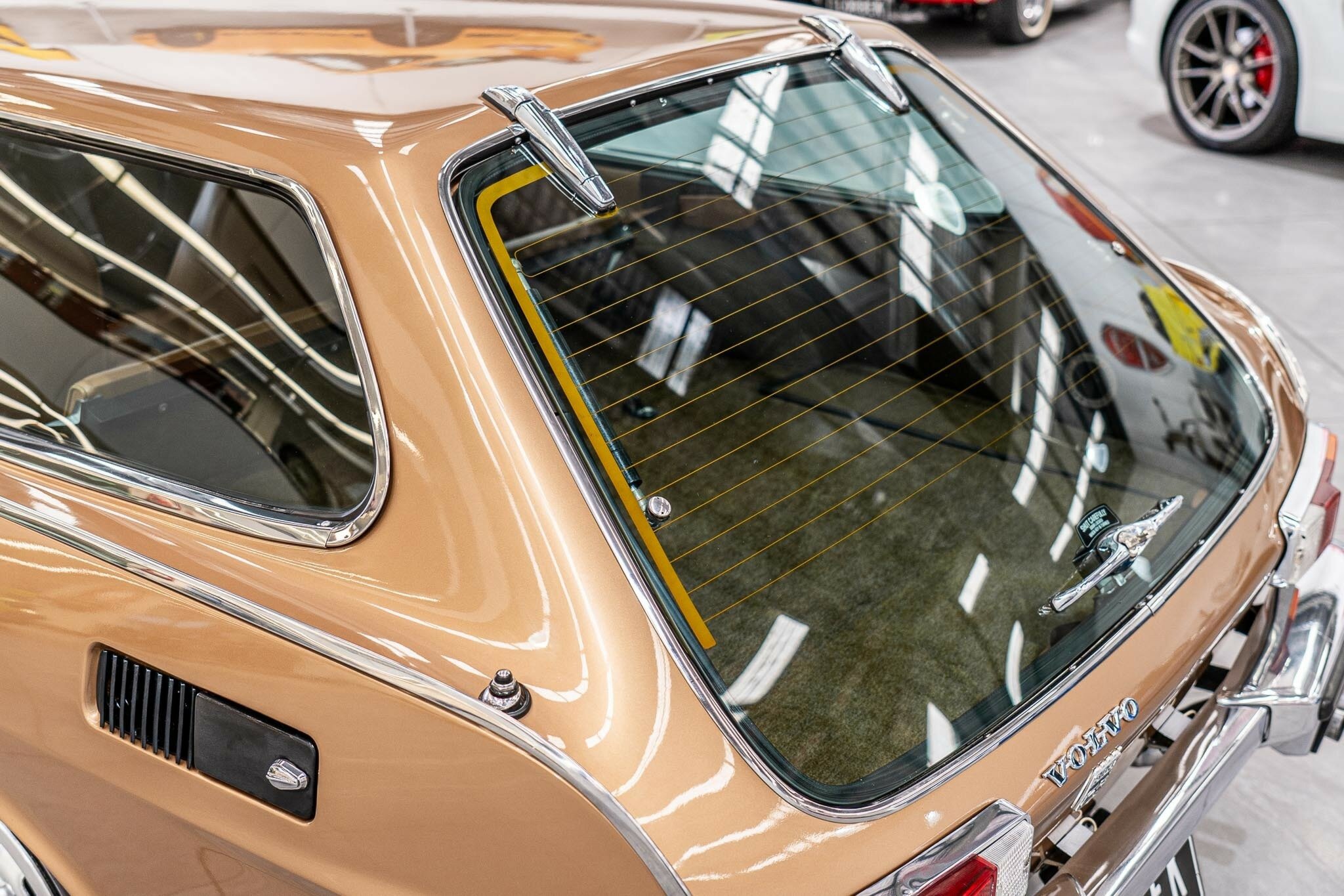 1972 VOLVO P 1800 ES 4 SP MANUAL 2D COUPE