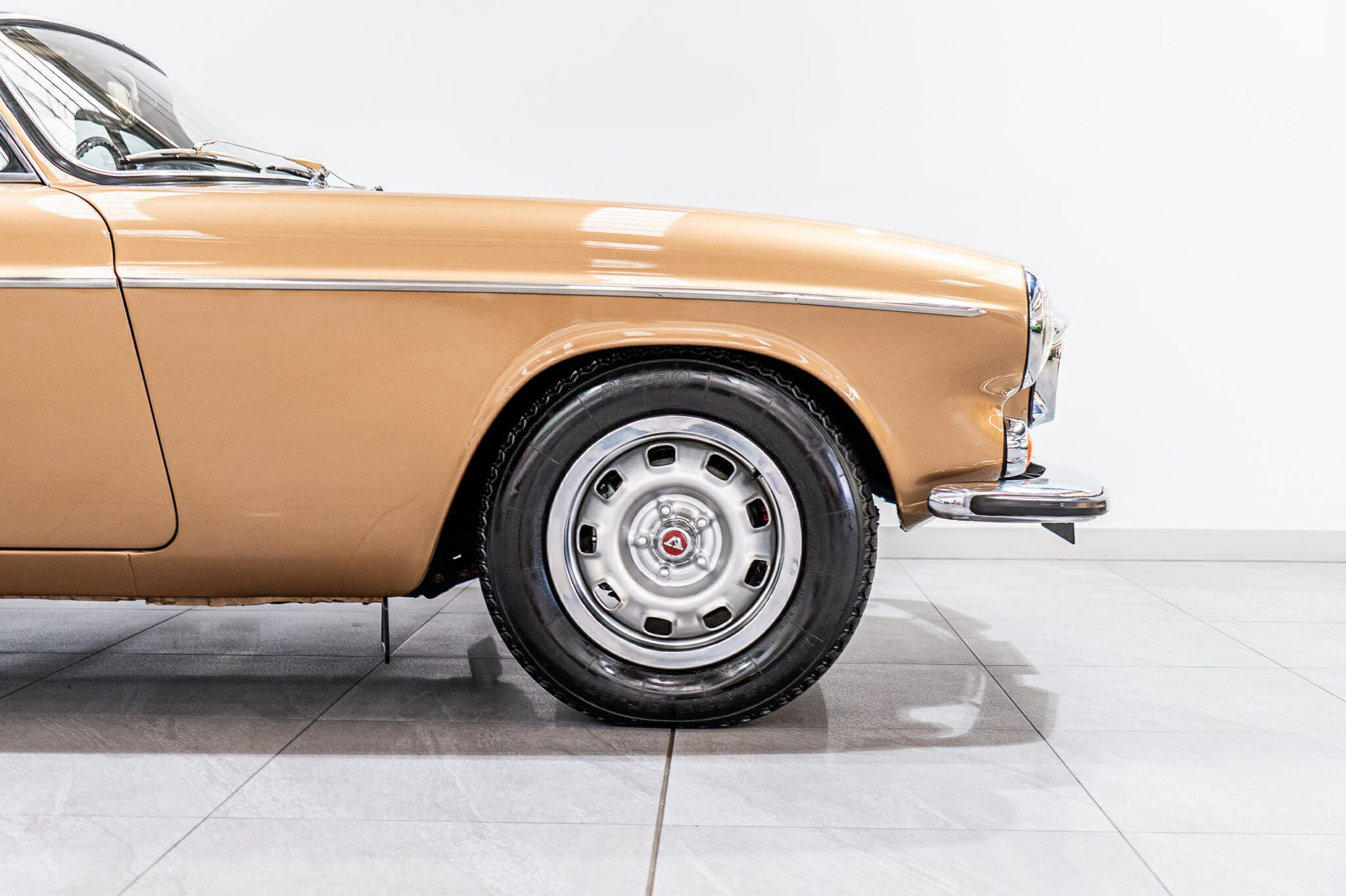 1972 VOLVO P 1800 ES 4 SP MANUAL 2D COUPE