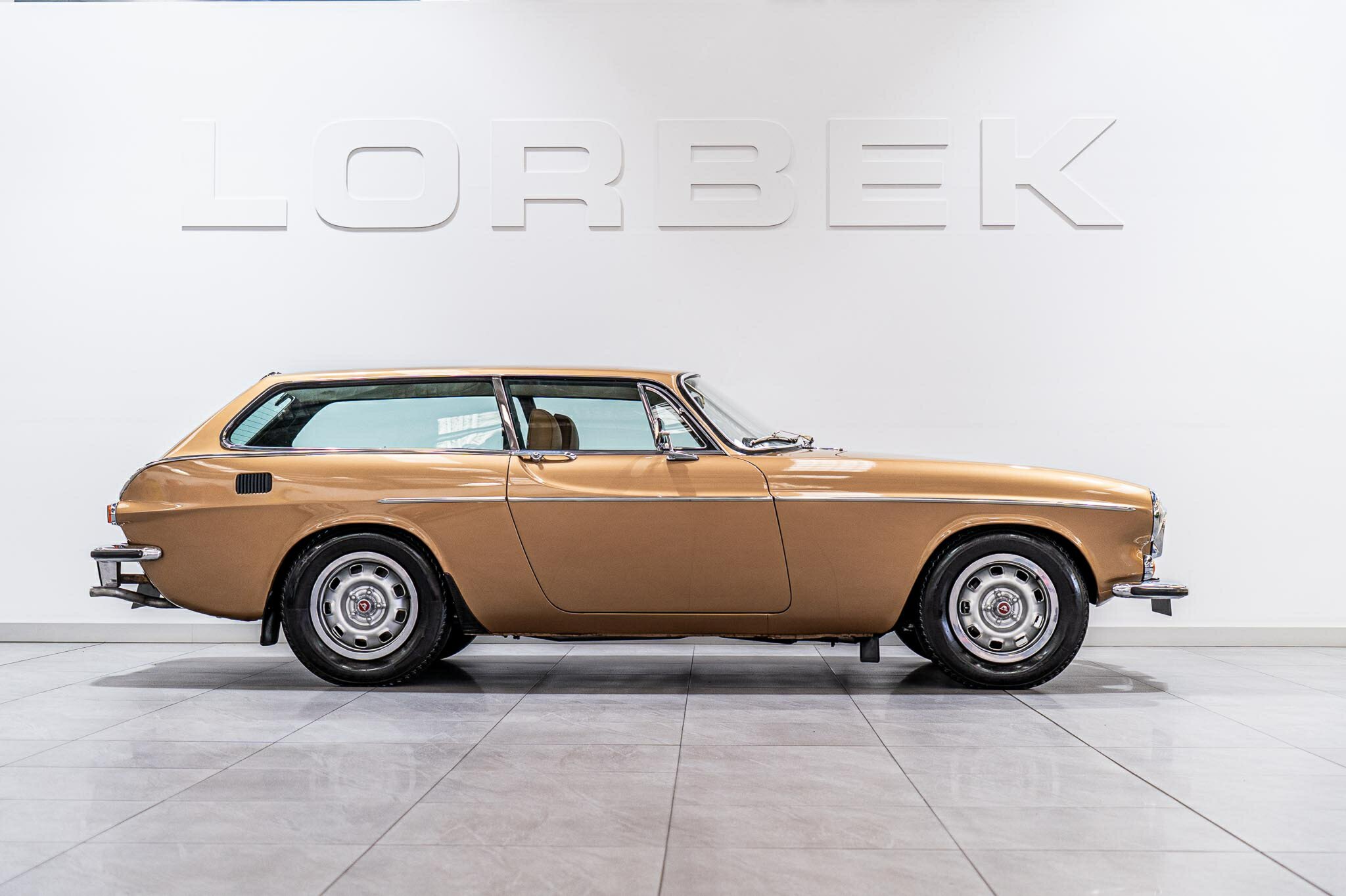 1972 VOLVO P 1800 ES 4 SP MANUAL 2D COUPE