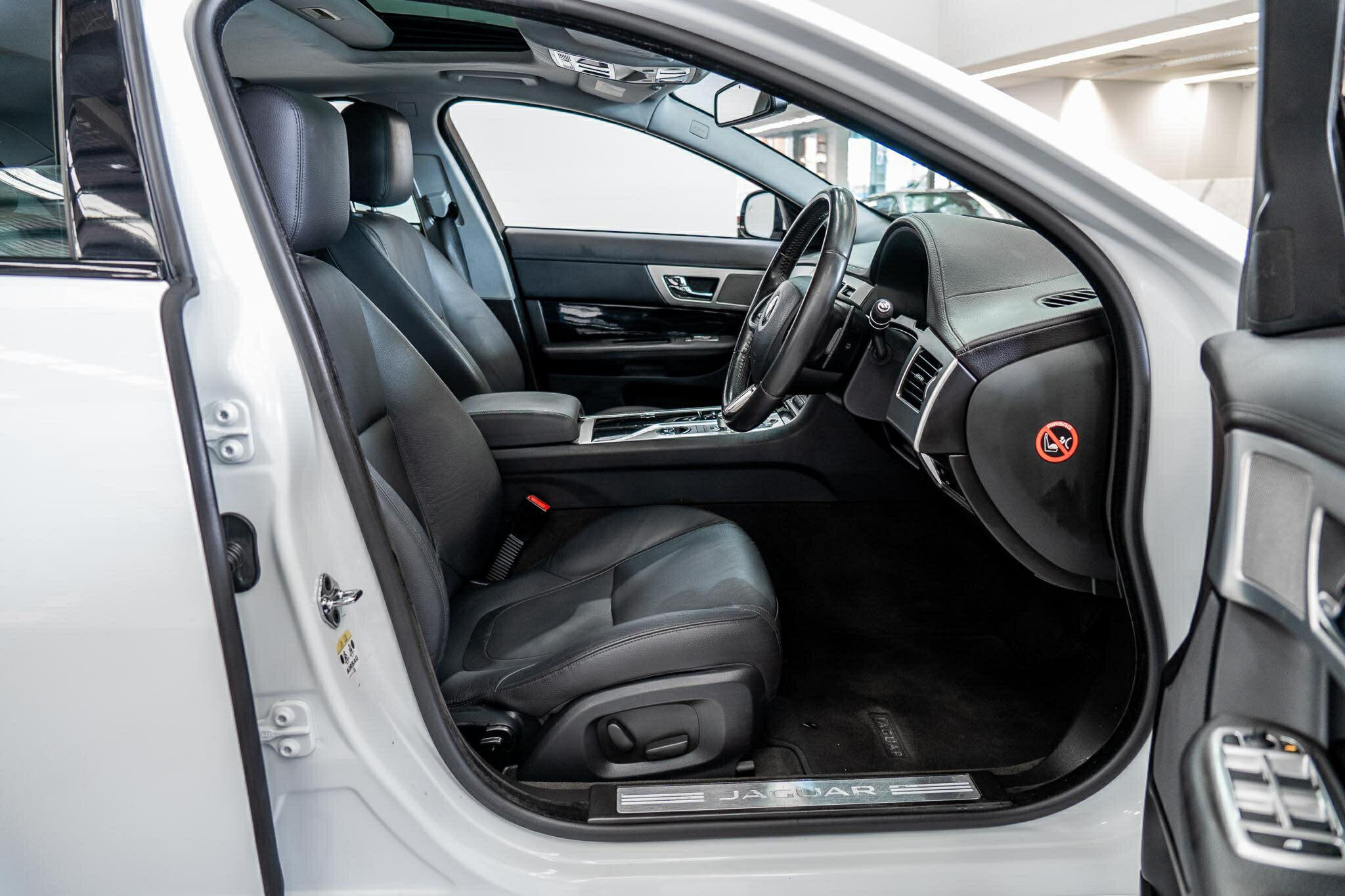 2014 JAGUAR XF MY15 2.0 LUXURY 8 SP AUTOMATIC 4D SEDAN