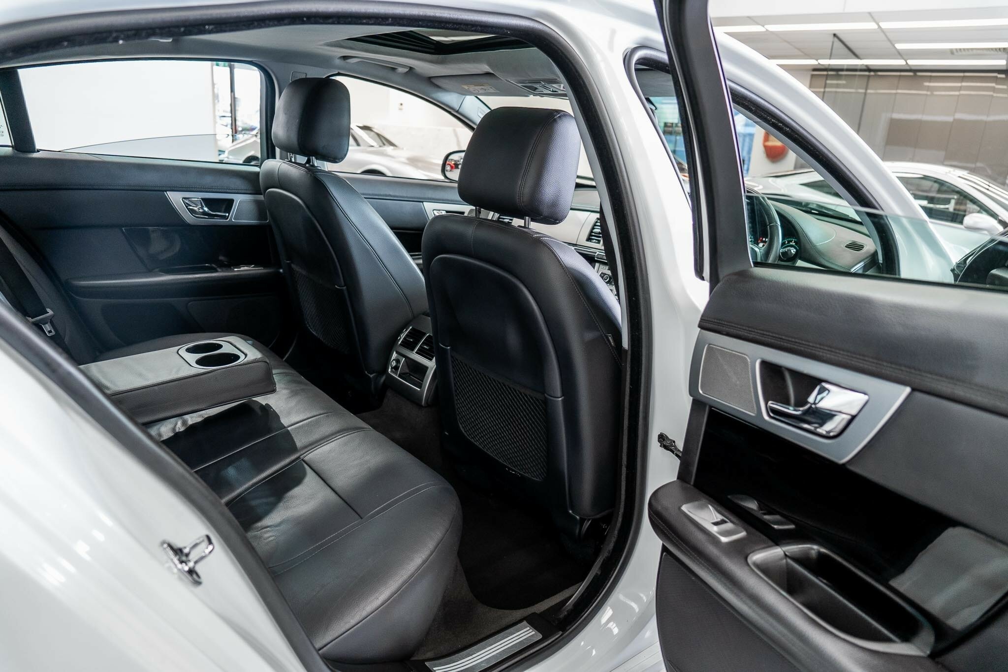 2014 JAGUAR XF MY15 2.0 LUXURY 8 SP AUTOMATIC 4D SEDAN