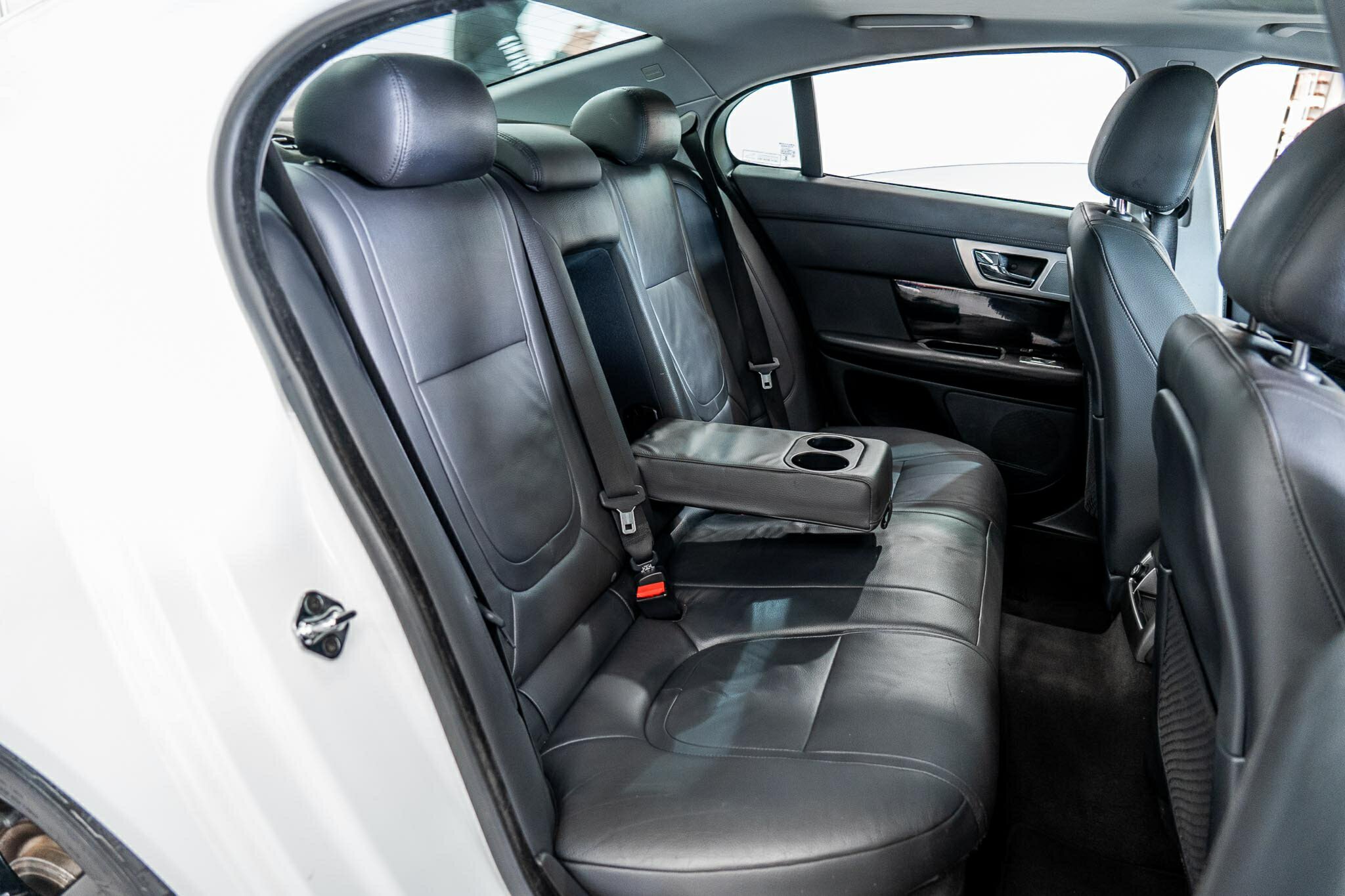 2014 JAGUAR XF MY15 2.0 LUXURY 8 SP AUTOMATIC 4D SEDAN