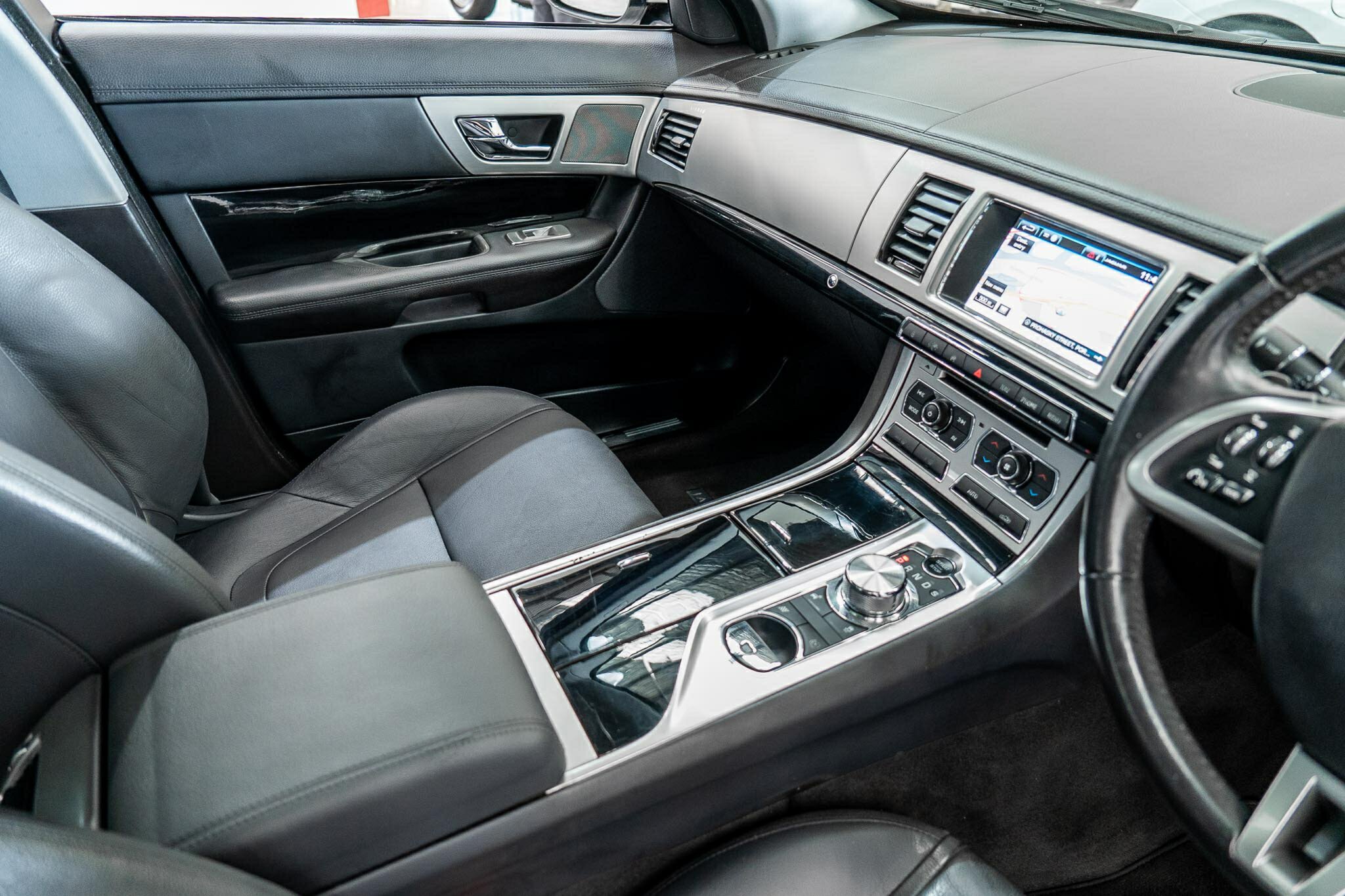 2014 JAGUAR XF MY15 2.0 LUXURY 8 SP AUTOMATIC 4D SEDAN