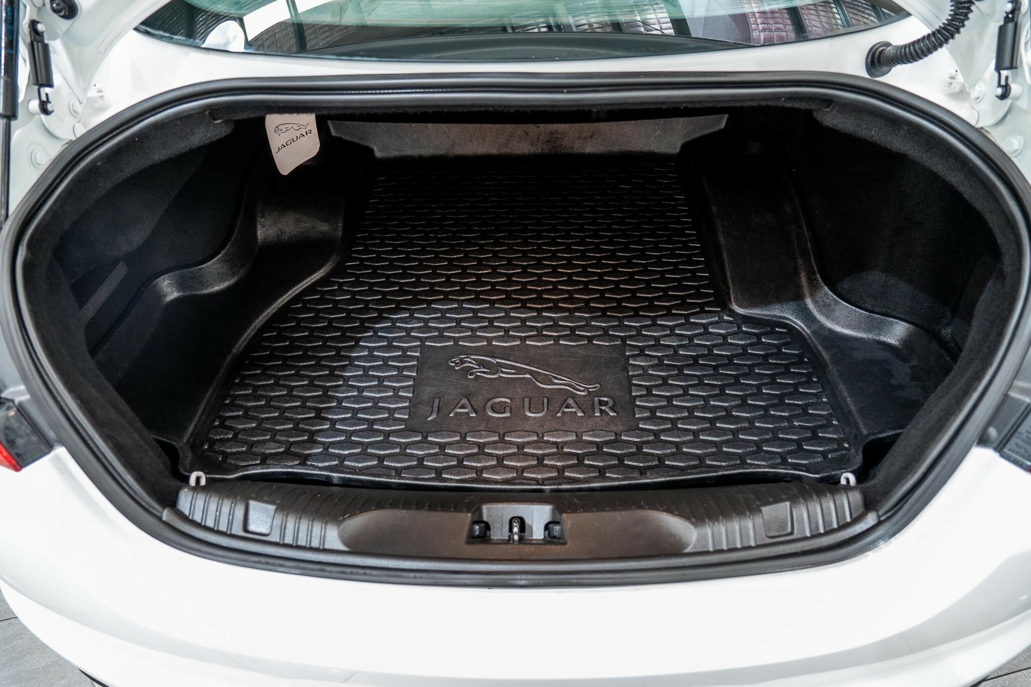 2014 JAGUAR XF MY15 2.0 LUXURY 8 SP AUTOMATIC 4D SEDAN