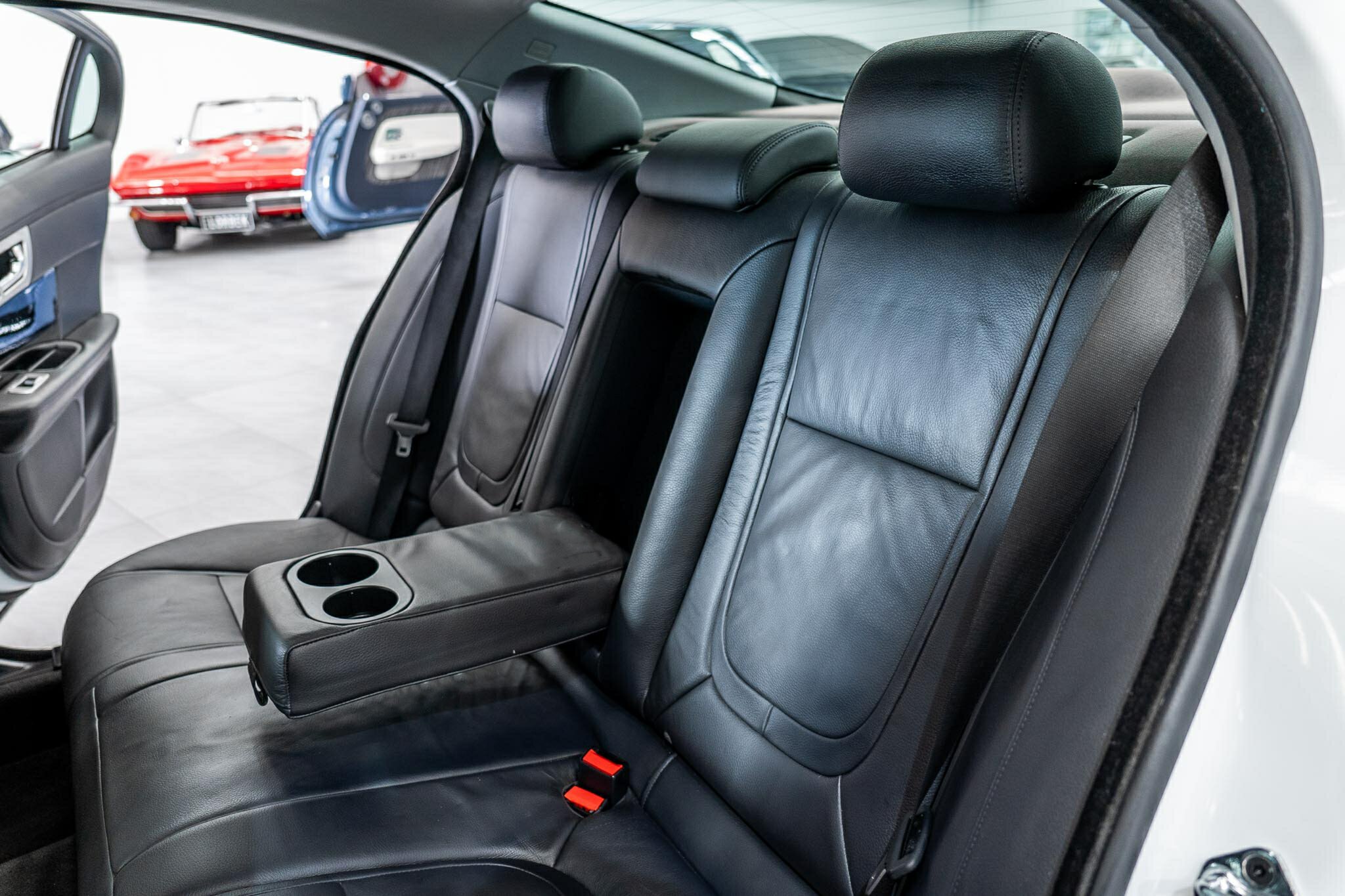 2014 JAGUAR XF MY15 2.0 LUXURY 8 SP AUTOMATIC 4D SEDAN