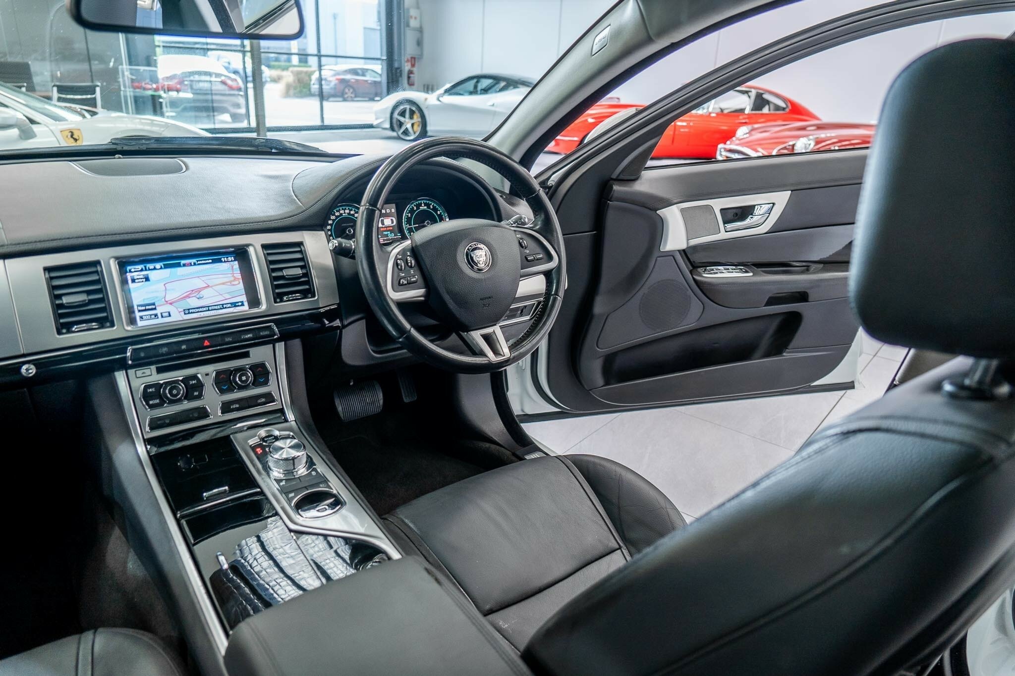 2014 JAGUAR XF MY15 2.0 LUXURY 8 SP AUTOMATIC 4D SEDAN