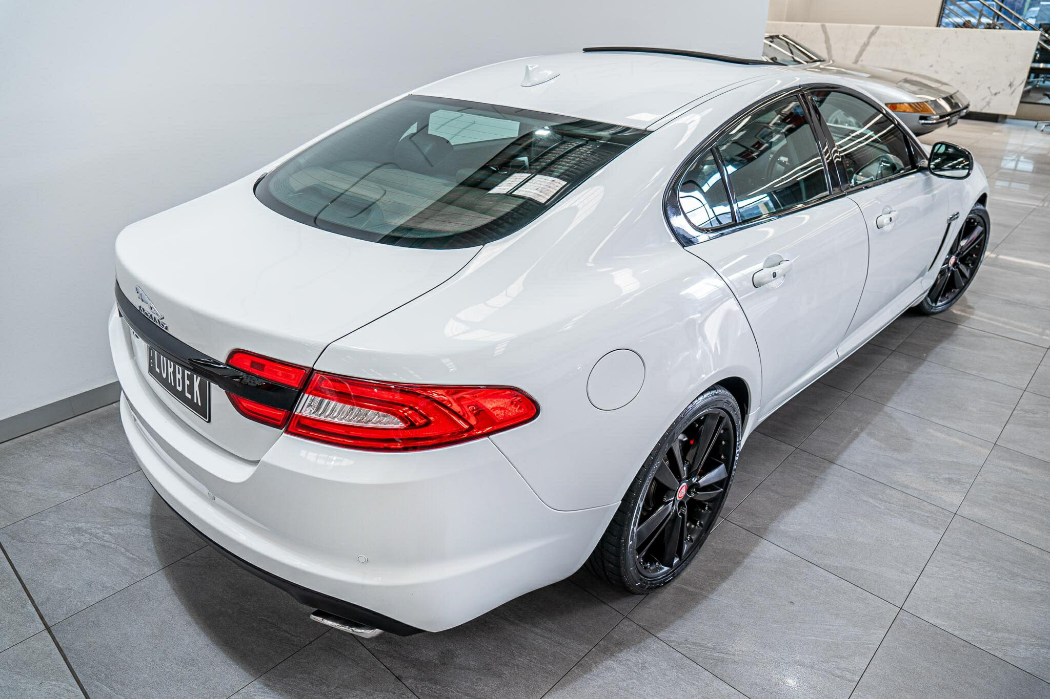 2014 JAGUAR XF MY15 2.0 LUXURY 8 SP AUTOMATIC 4D SEDAN