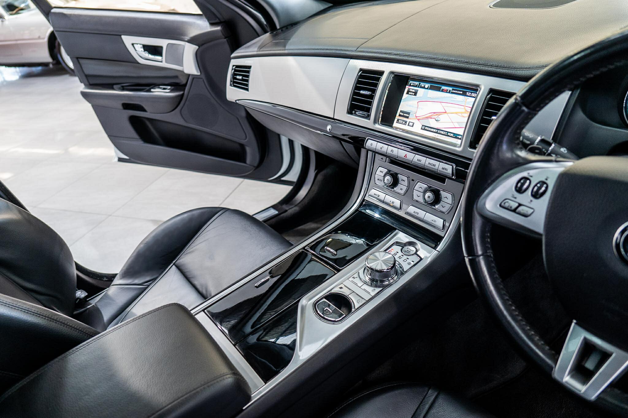 2014 JAGUAR XF MY14 3.0D LUXURY 8 SP AUTOMATIC 4D SEDAN