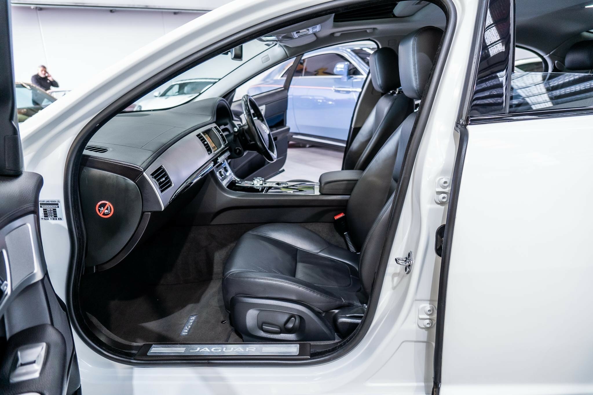 2014 JAGUAR XF MY14 3.0D LUXURY 8 SP AUTOMATIC 4D SEDAN