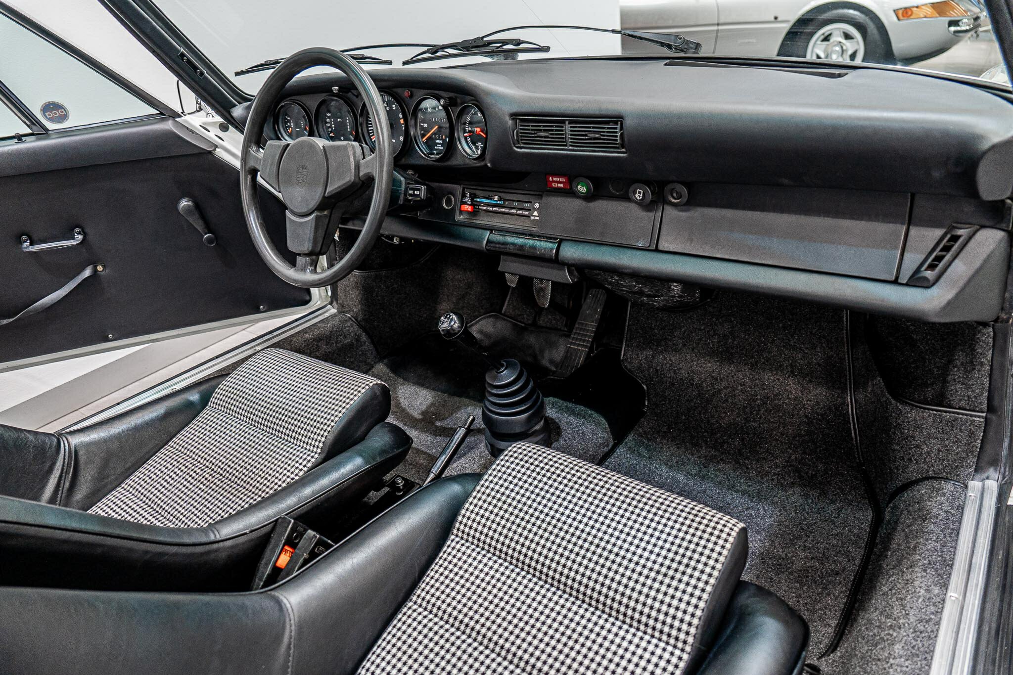 1977 PORSCHE 911 2.7 4 SP MANUAL 2D TARGA
