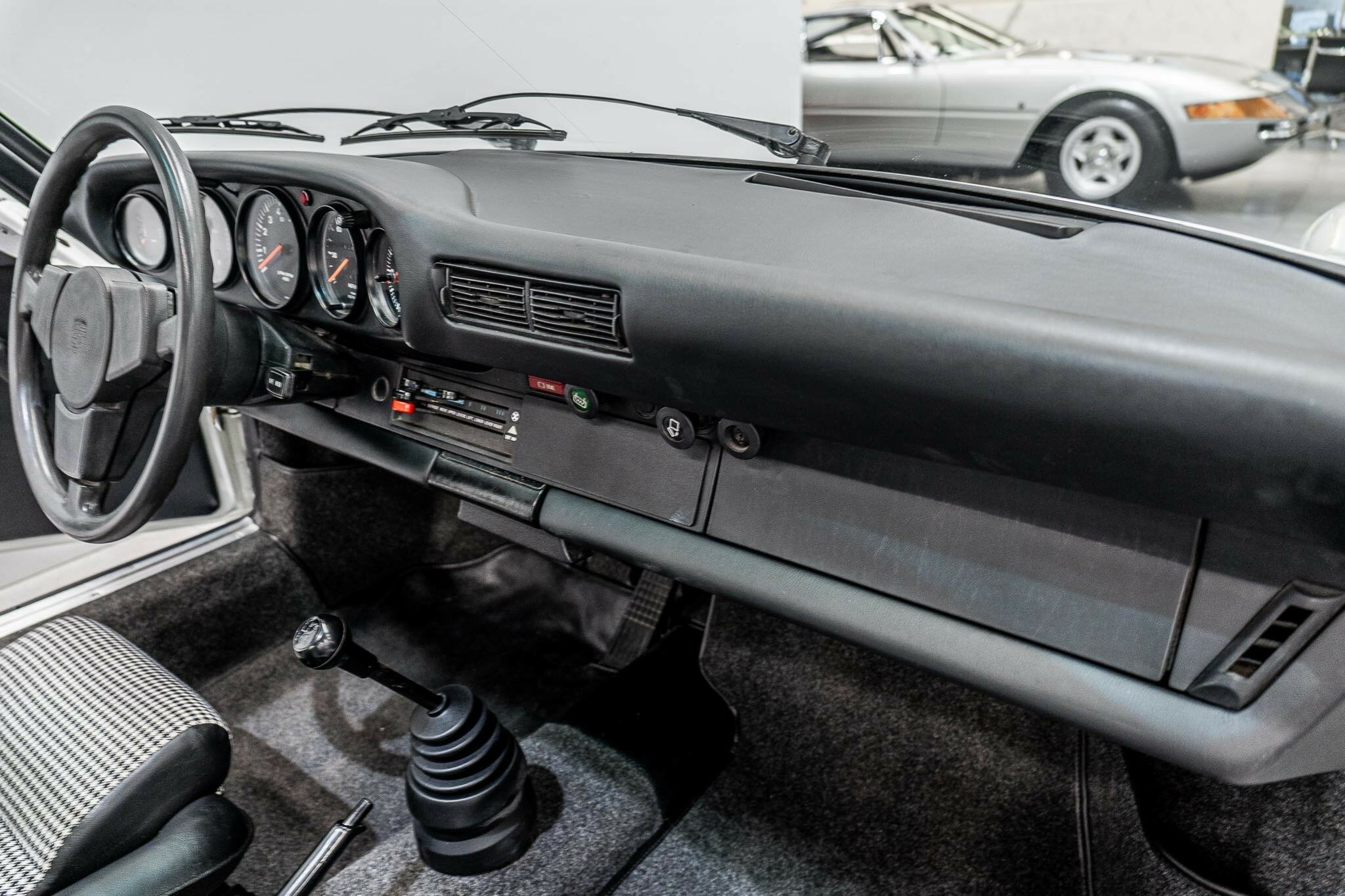 1977 PORSCHE 911 2.7 4 SP MANUAL 2D TARGA