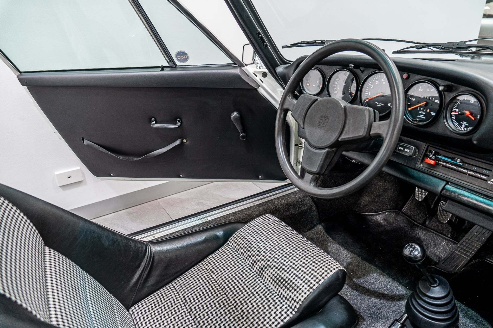 1977 PORSCHE 911 2.7 4 SP MANUAL 2D TARGA