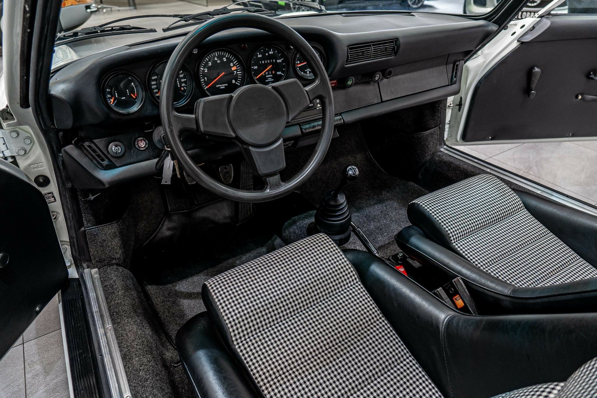 1977 PORSCHE 911 2.7 4 SP MANUAL 2D TARGA