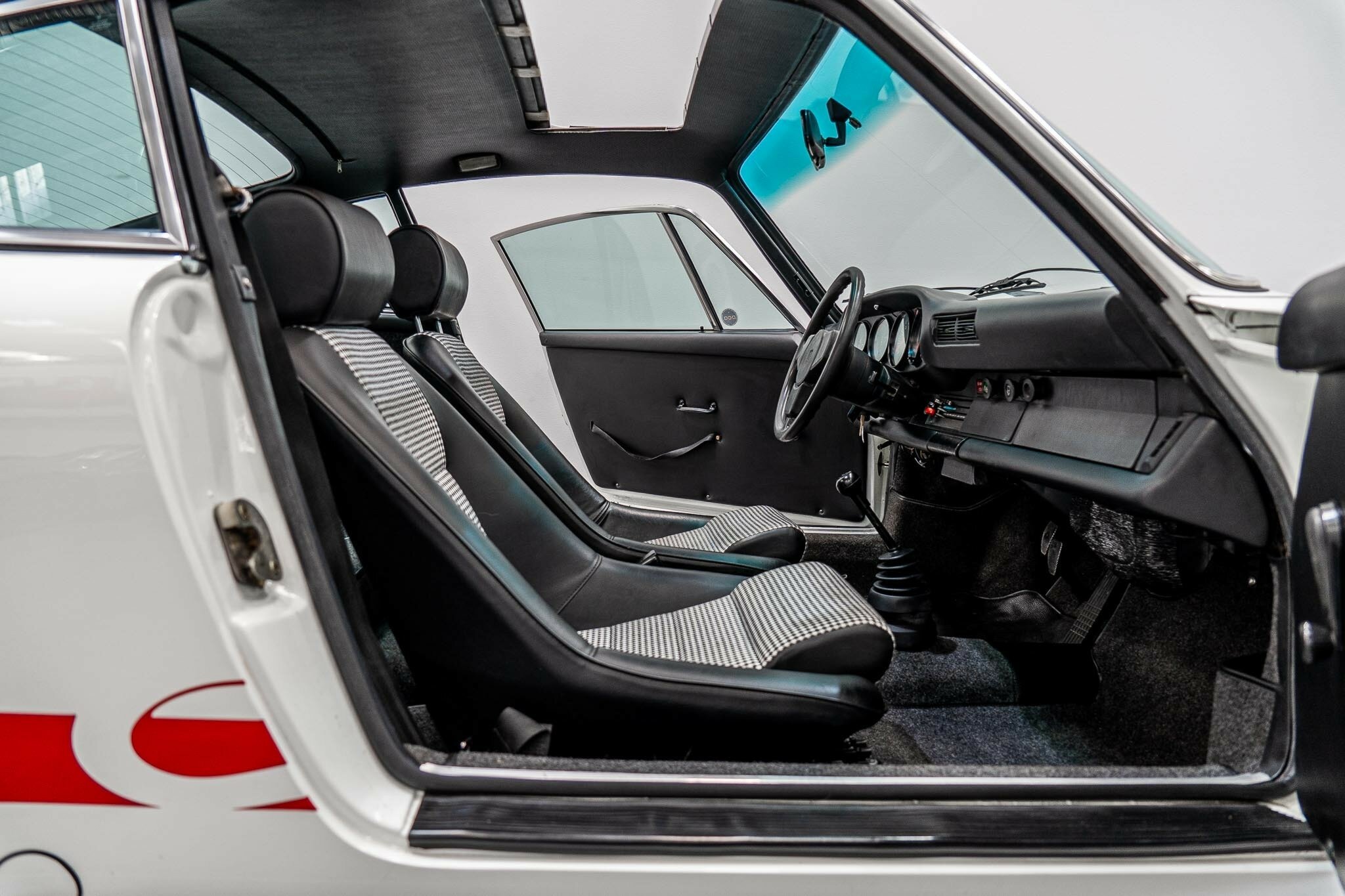 1977 PORSCHE 911 2.7 4 SP MANUAL 2D TARGA
