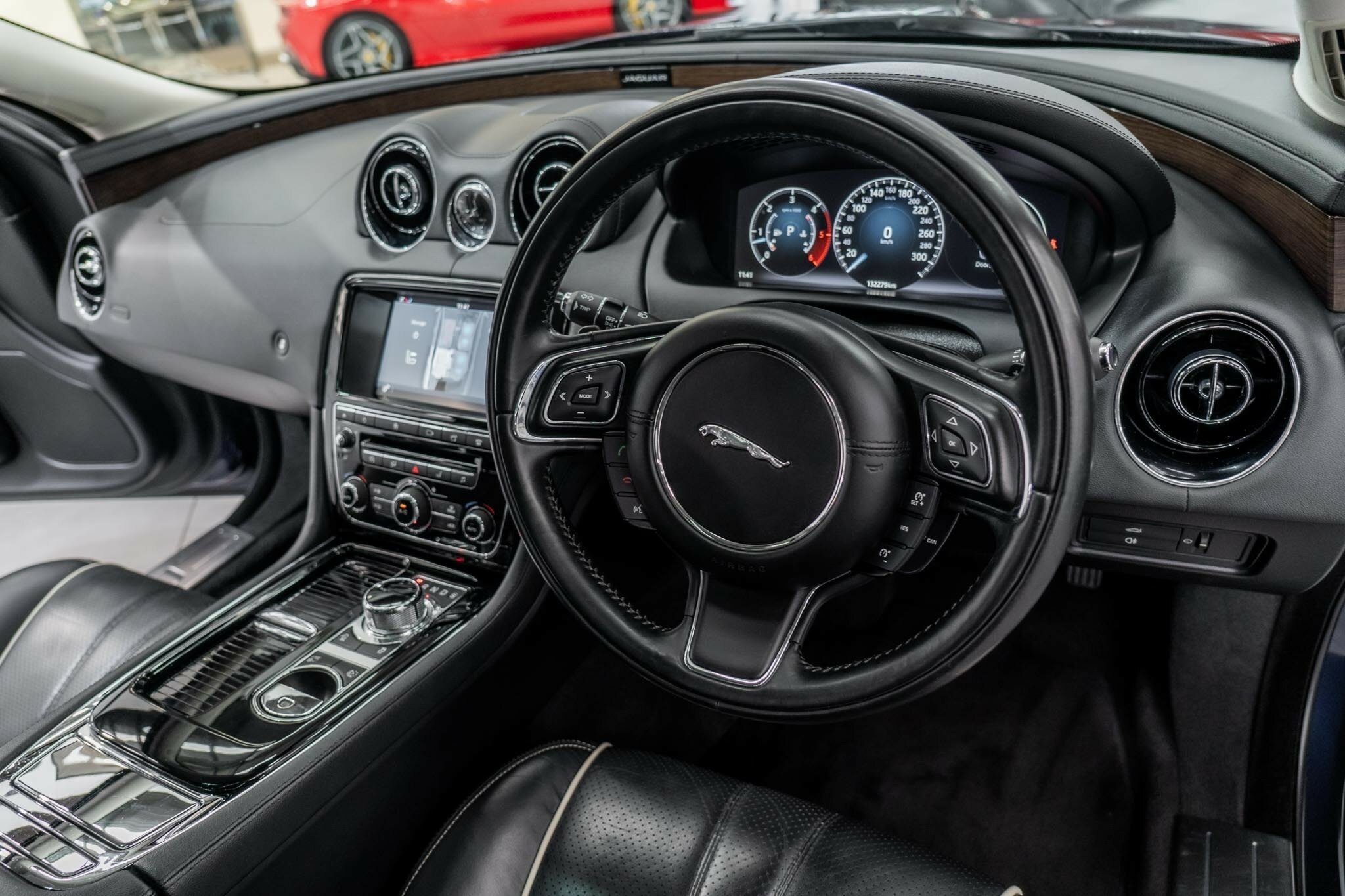 2016 JAGUAR XJ X351 MY16 3.0D V6 PREMIUM LUXURY LWB 8 SP AUTOMATIC 4D SEDAN