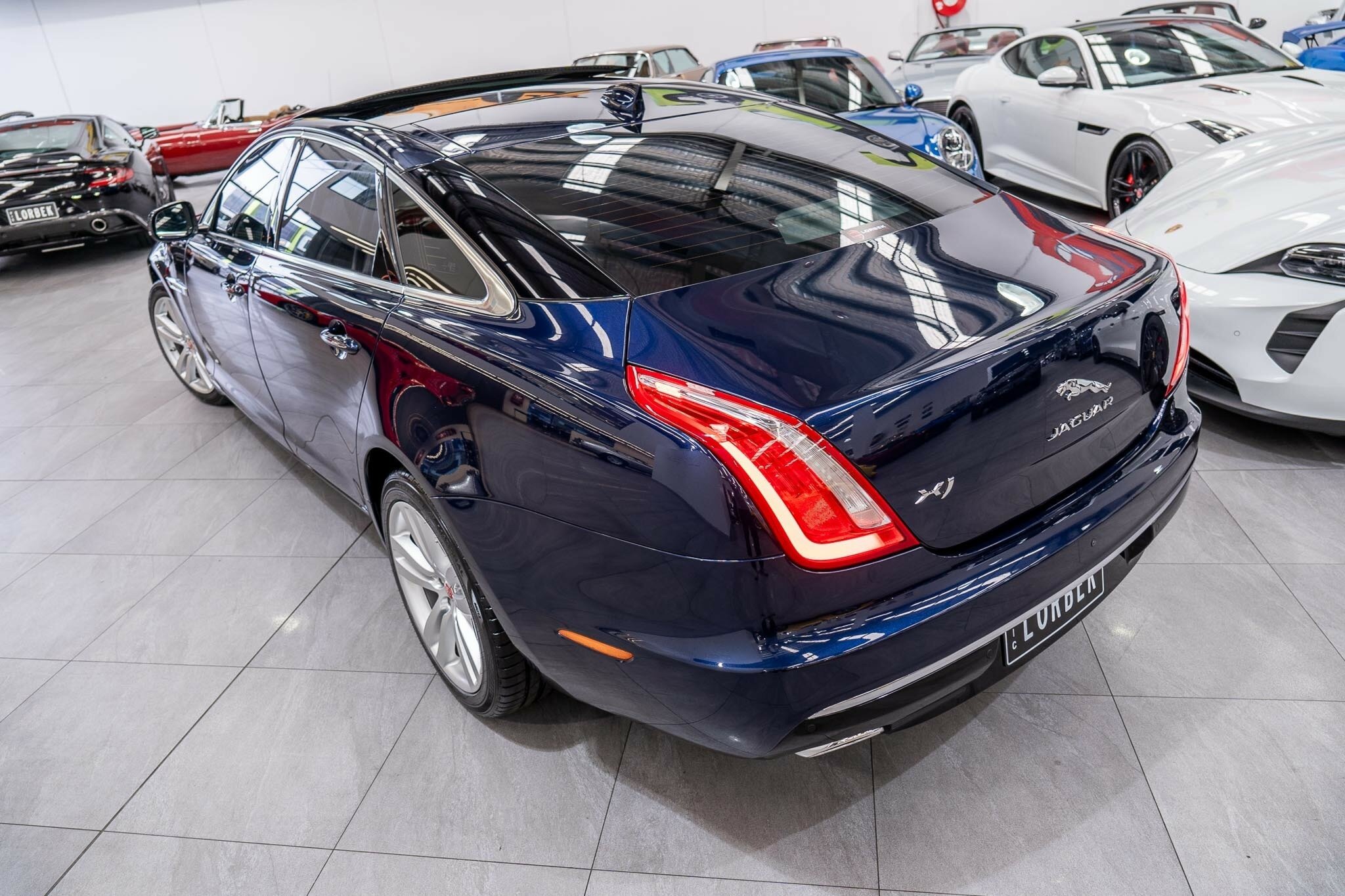 2016 JAGUAR XJ X351 MY16 3.0D V6 PREMIUM LUXURY LWB 8 SP AUTOMATIC 4D SEDAN