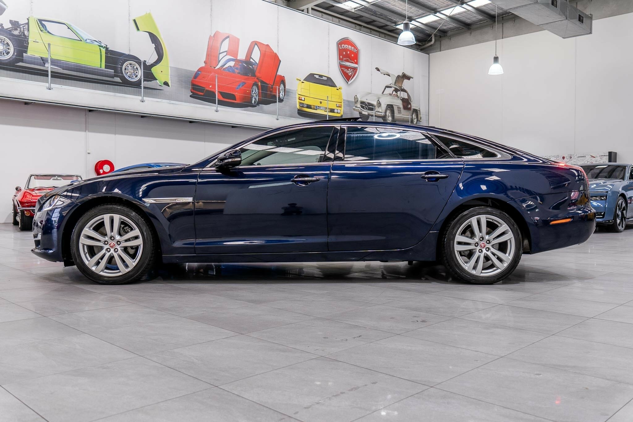 2016 JAGUAR XJ X351 MY16 3.0D V6 PREMIUM LUXURY LWB 8 SP AUTOMATIC 4D SEDAN