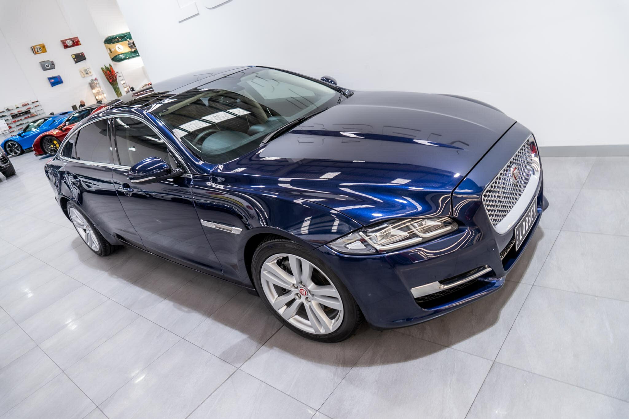 2016 JAGUAR XJ X351 MY16 3.0D V6 PREMIUM LUXURY LWB 8 SP AUTOMATIC 4D SEDAN