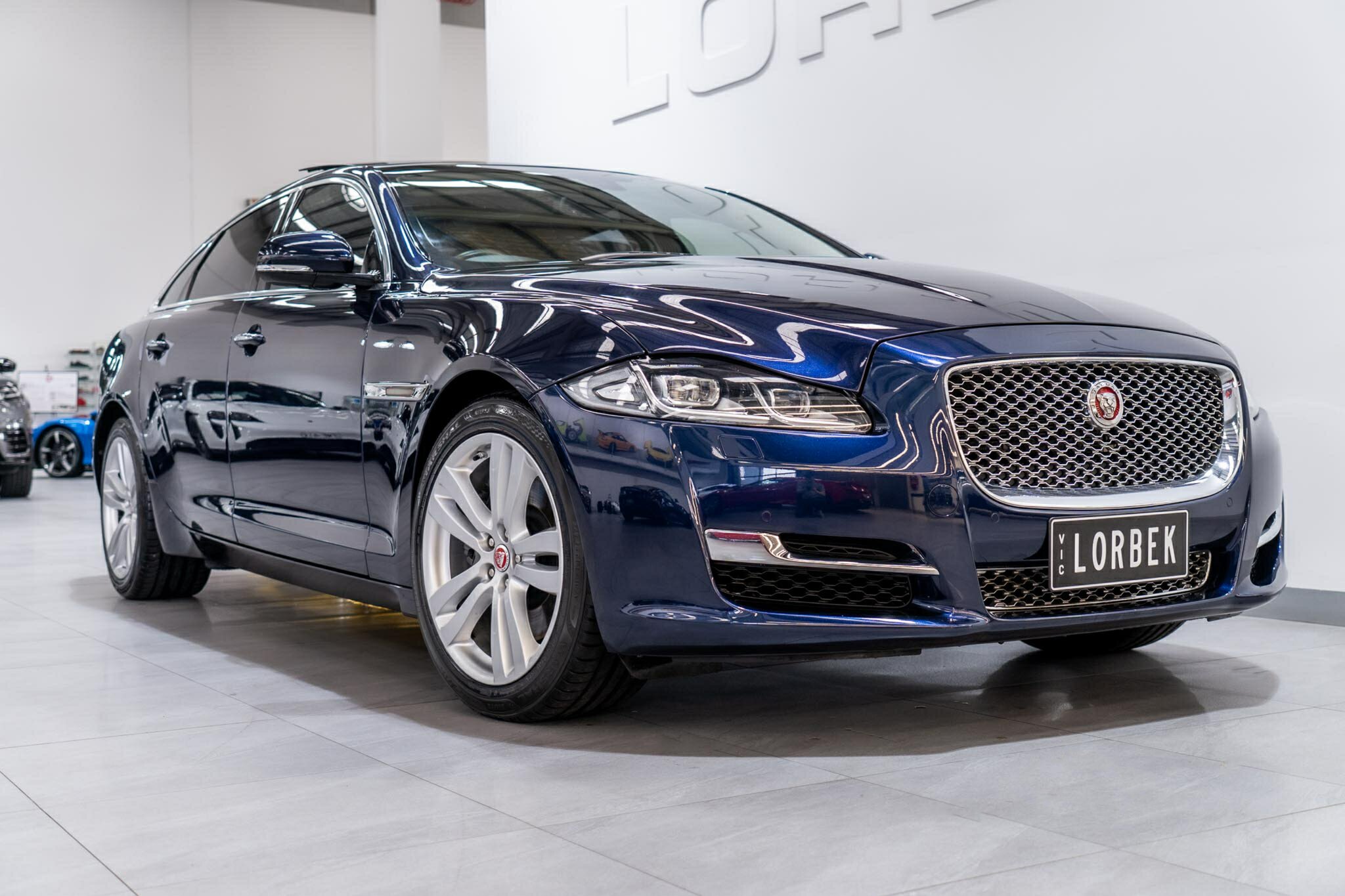 2016 JAGUAR XJ X351 MY16 3.0D V6 PREMIUM LUXURY LWB 8 SP AUTOMATIC 4D SEDAN