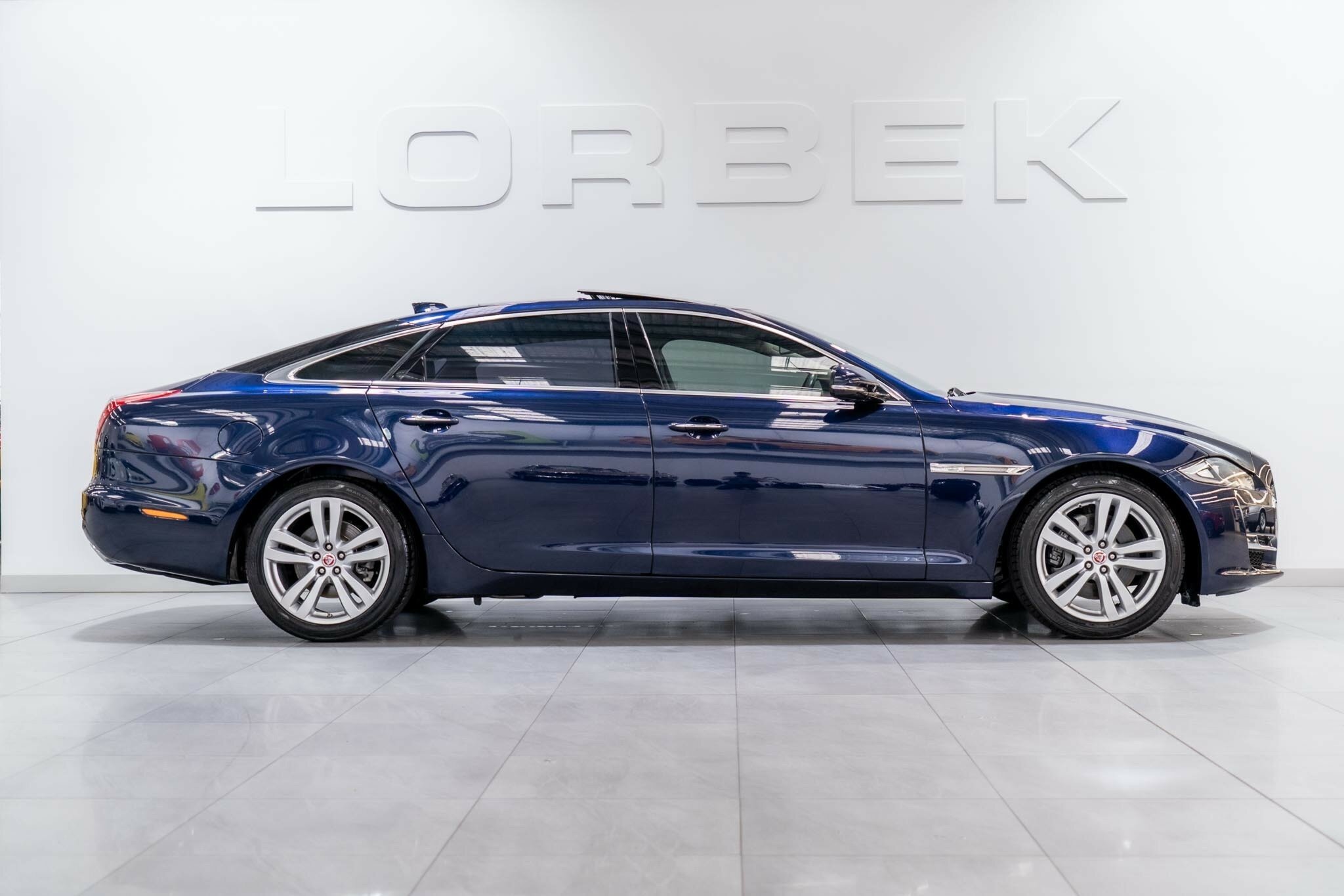 2016 JAGUAR XJ X351 MY16 3.0D V6 PREMIUM LUXURY LWB 8 SP AUTOMATIC 4D SEDAN