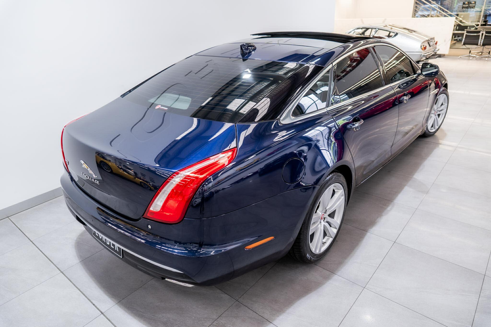 2016 JAGUAR XJ X351 MY16 3.0D V6 PREMIUM LUXURY LWB 8 SP AUTOMATIC 4D SEDAN