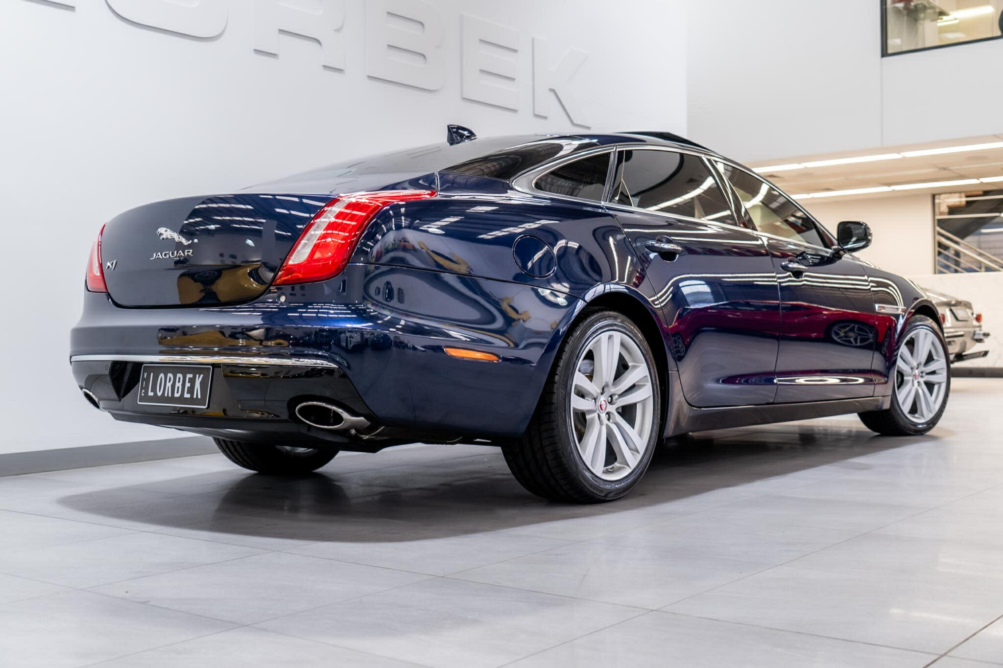 2016 JAGUAR XJ X351 MY16 3.0D V6 PREMIUM LUXURY LWB 8 SP AUTOMATIC 4D SEDAN