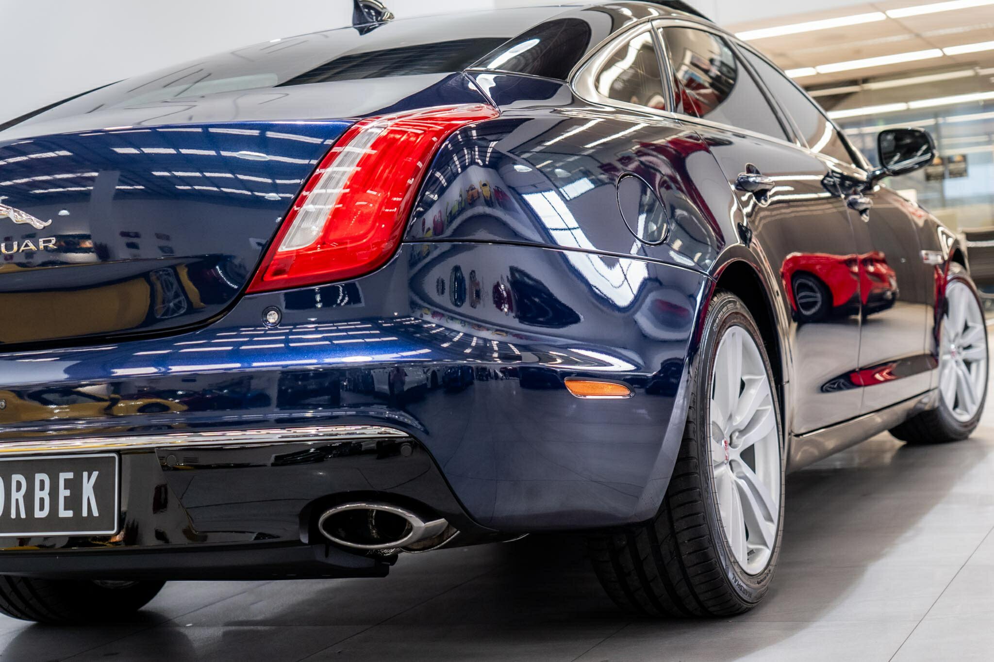 2016 JAGUAR XJ X351 MY16 3.0D V6 PREMIUM LUXURY LWB 8 SP AUTOMATIC 4D SEDAN