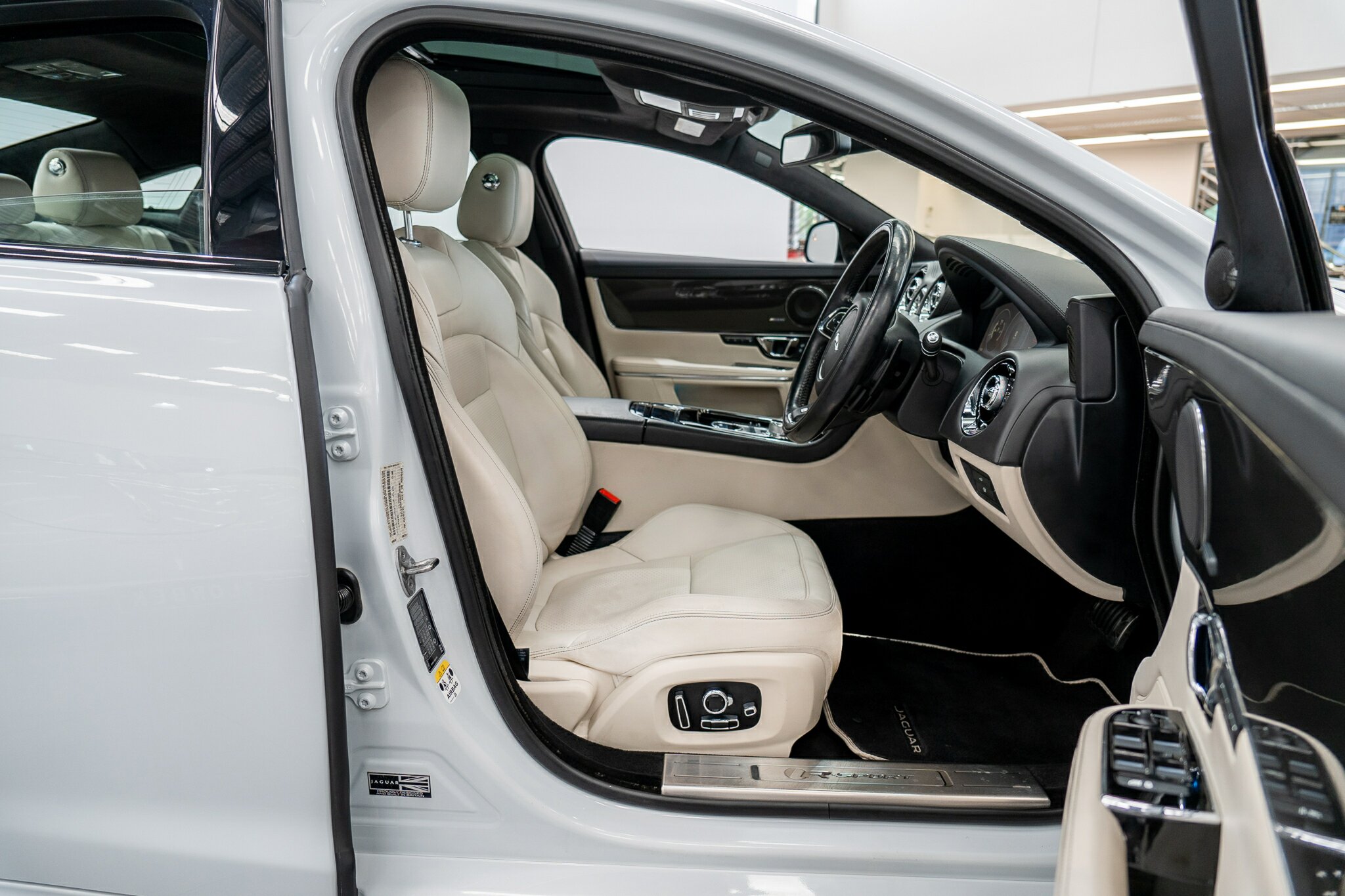 2016 JAGUAR XJ X351 MY16 3.0 V6 SC R-SPORT SWB 8 SP AUTOMATIC 4D SEDAN