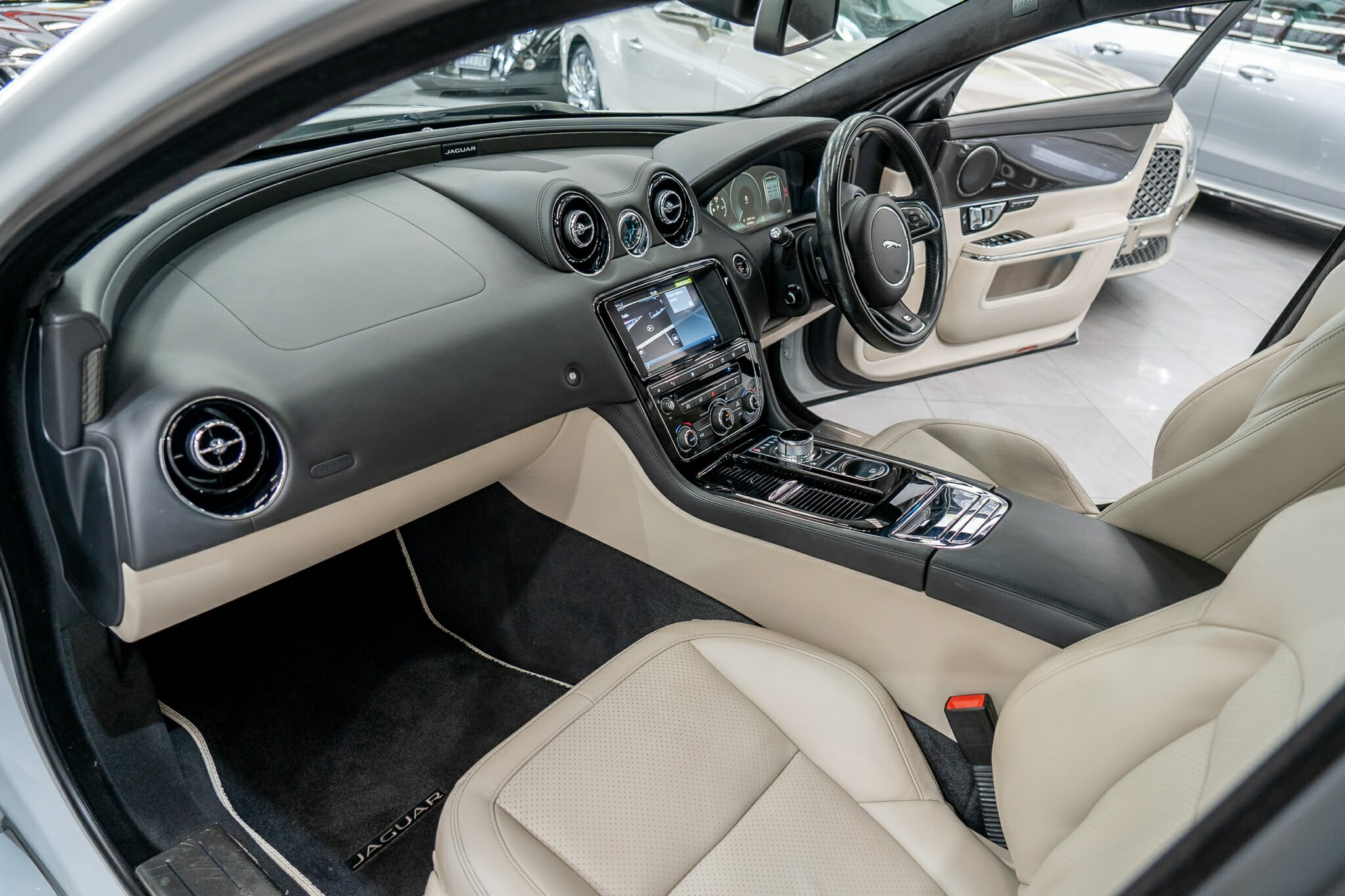 2016 JAGUAR XJ X351 MY16 3.0 V6 SC R-SPORT SWB 8 SP AUTOMATIC 4D SEDAN