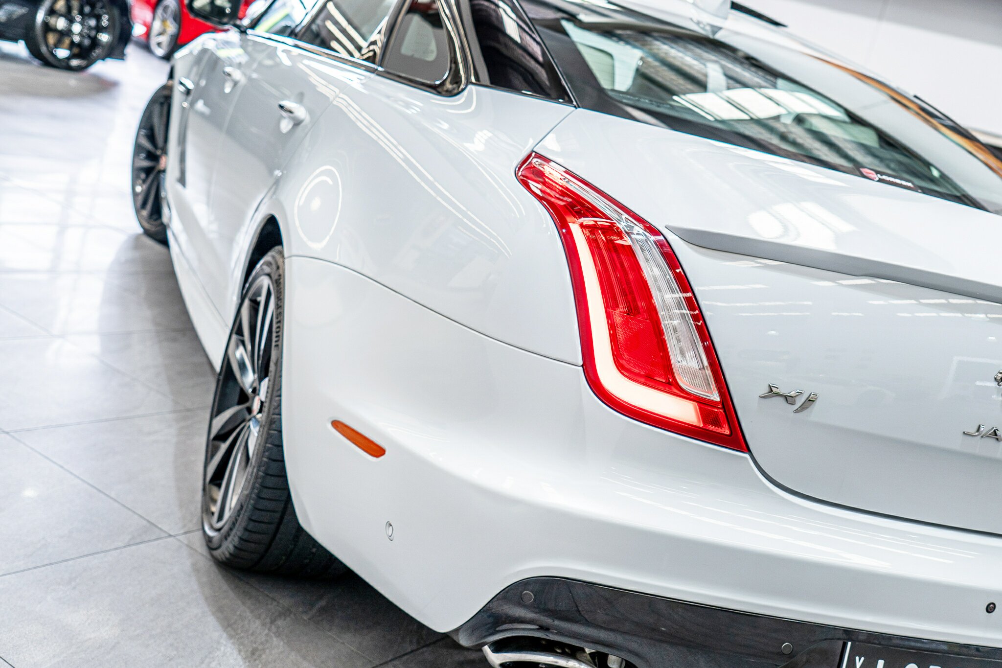 2016 JAGUAR XJ X351 MY16 3.0 V6 SC R-SPORT SWB 8 SP AUTOMATIC 4D SEDAN