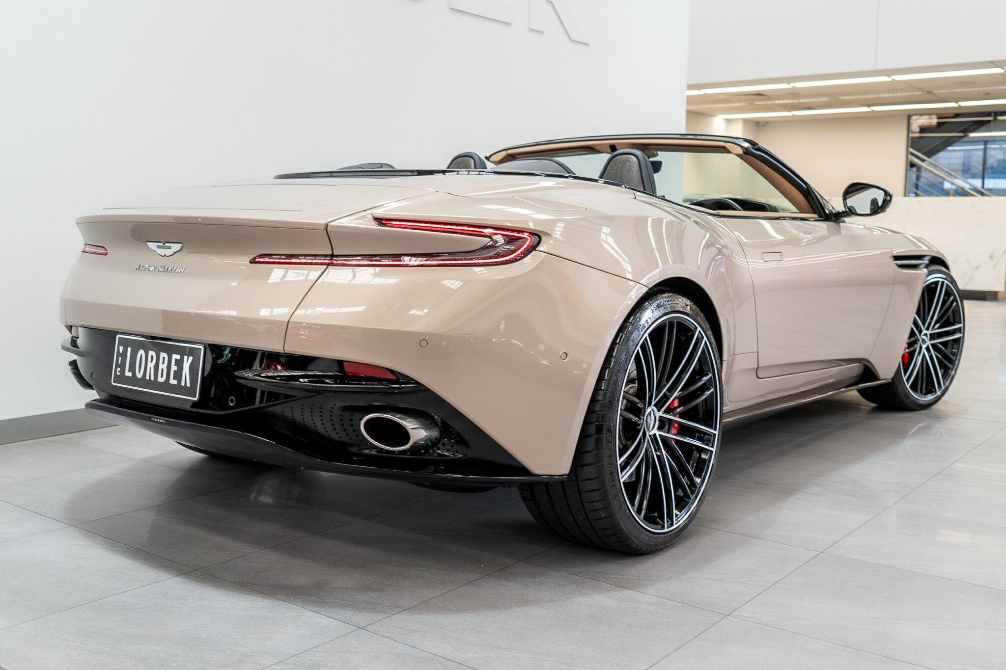 2021 ASTON MARTIN DB11 MY21 VOLANTE 8 SP AUTO STEPTRONIC SPRT 2D CONVERTIBLE