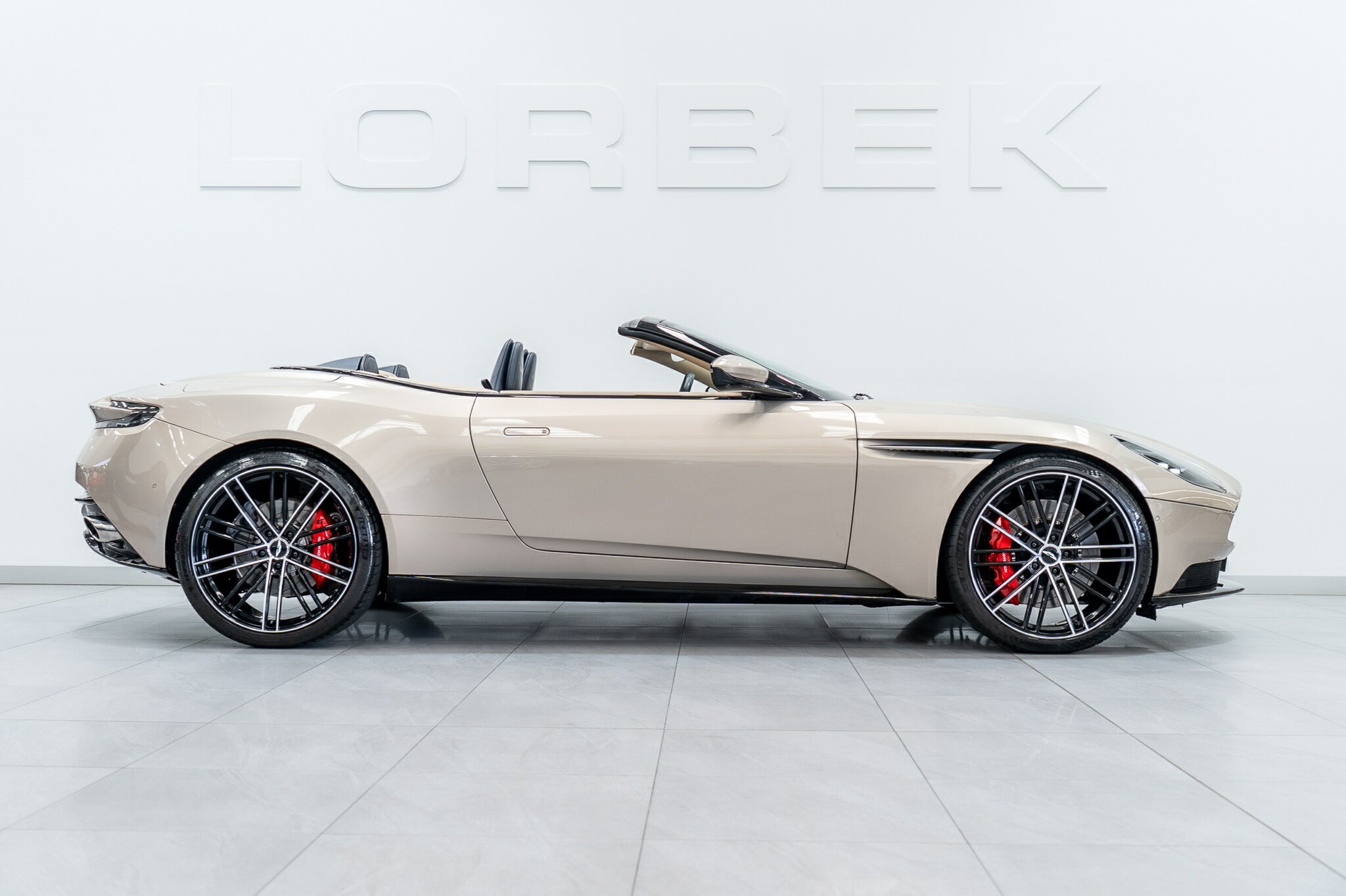 2021 ASTON MARTIN DB11 MY21 VOLANTE 8 SP AUTO STEPTRONIC SPRT 2D CONVERTIBLE