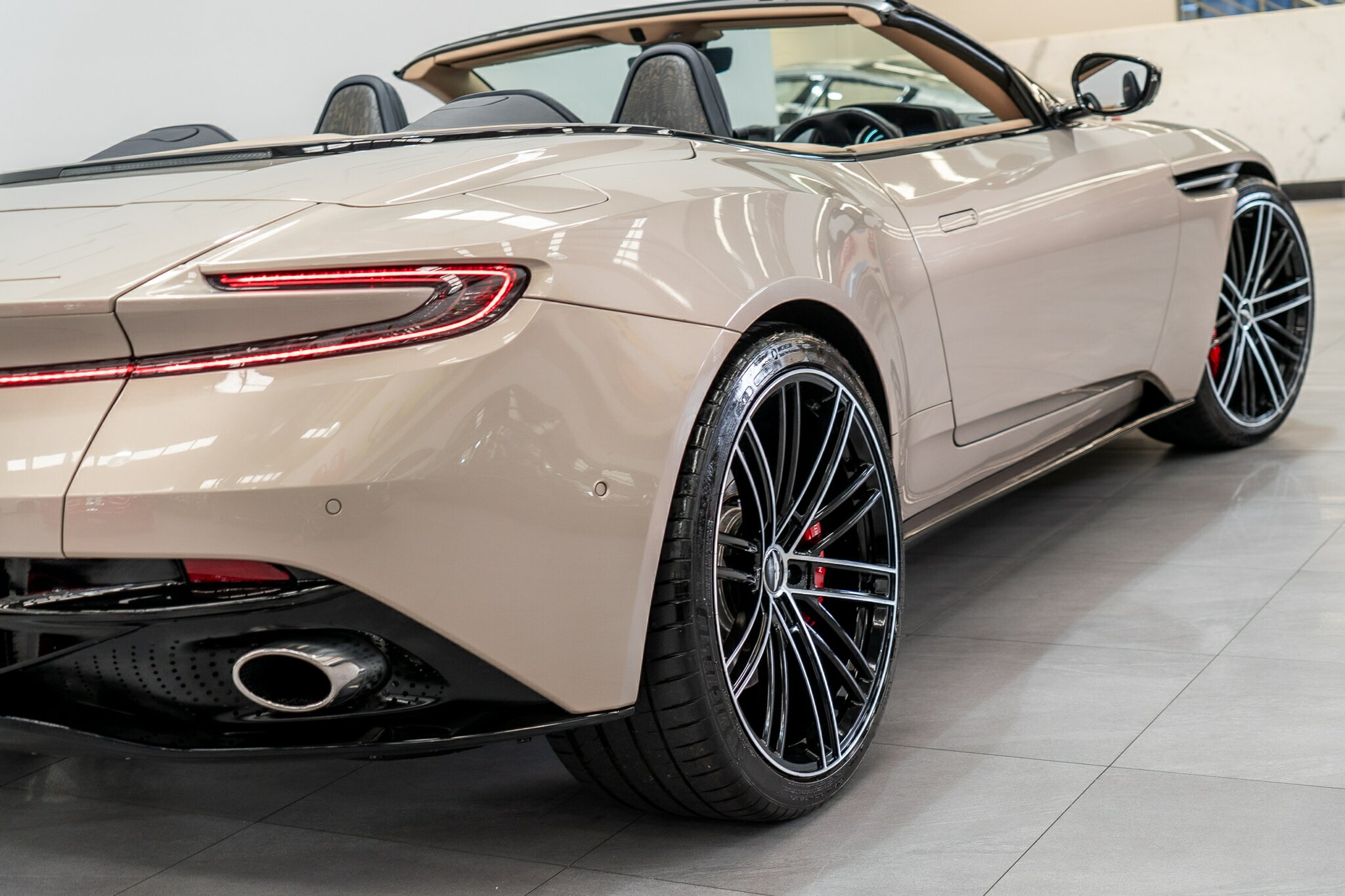 2021 ASTON MARTIN DB11 MY21 VOLANTE 8 SP AUTO STEPTRONIC SPRT 2D CONVERTIBLE
