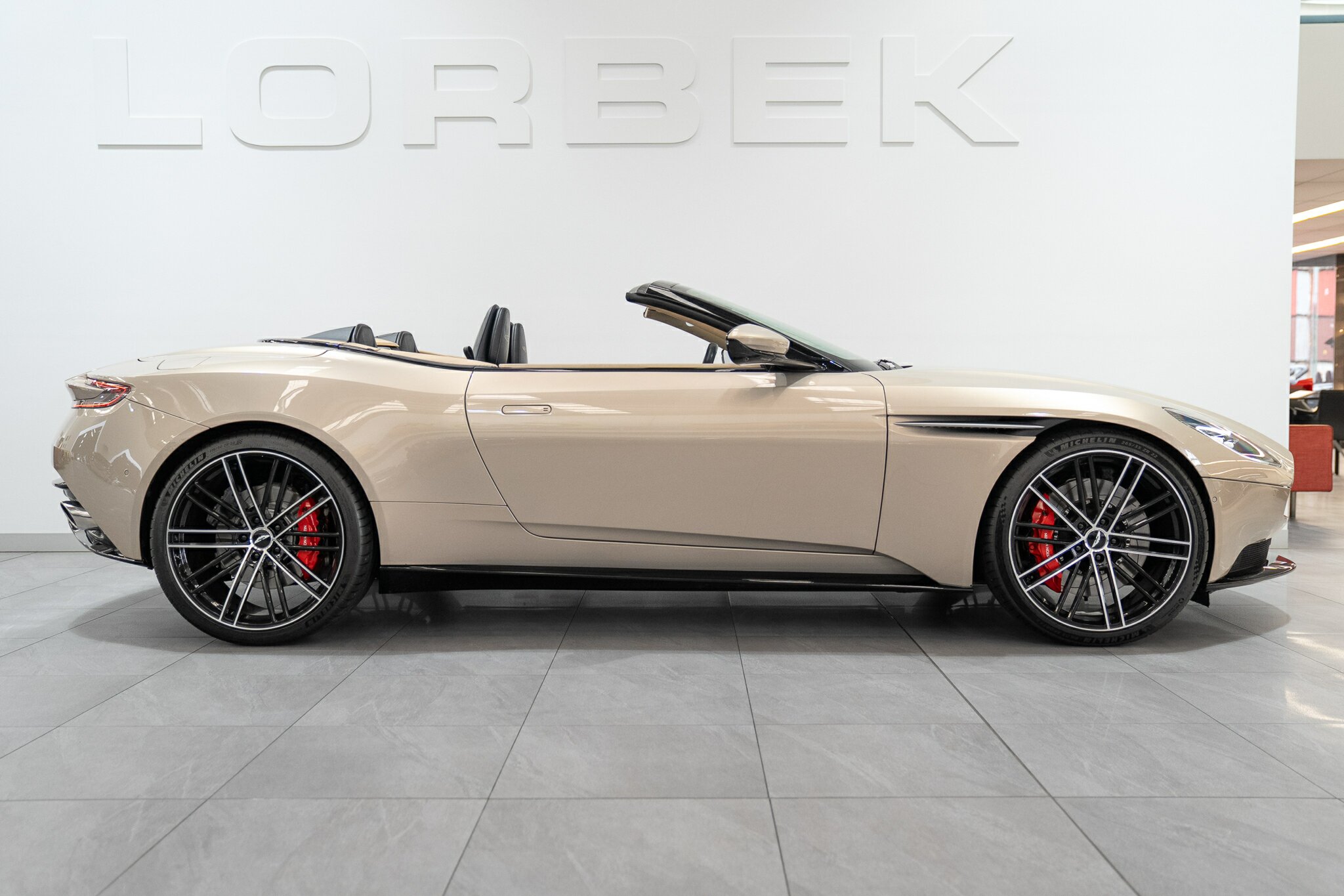 2021 ASTON MARTIN DB11 MY21 VOLANTE 8 SP AUTO STEPTRONIC SPRT 2D CONVERTIBLE