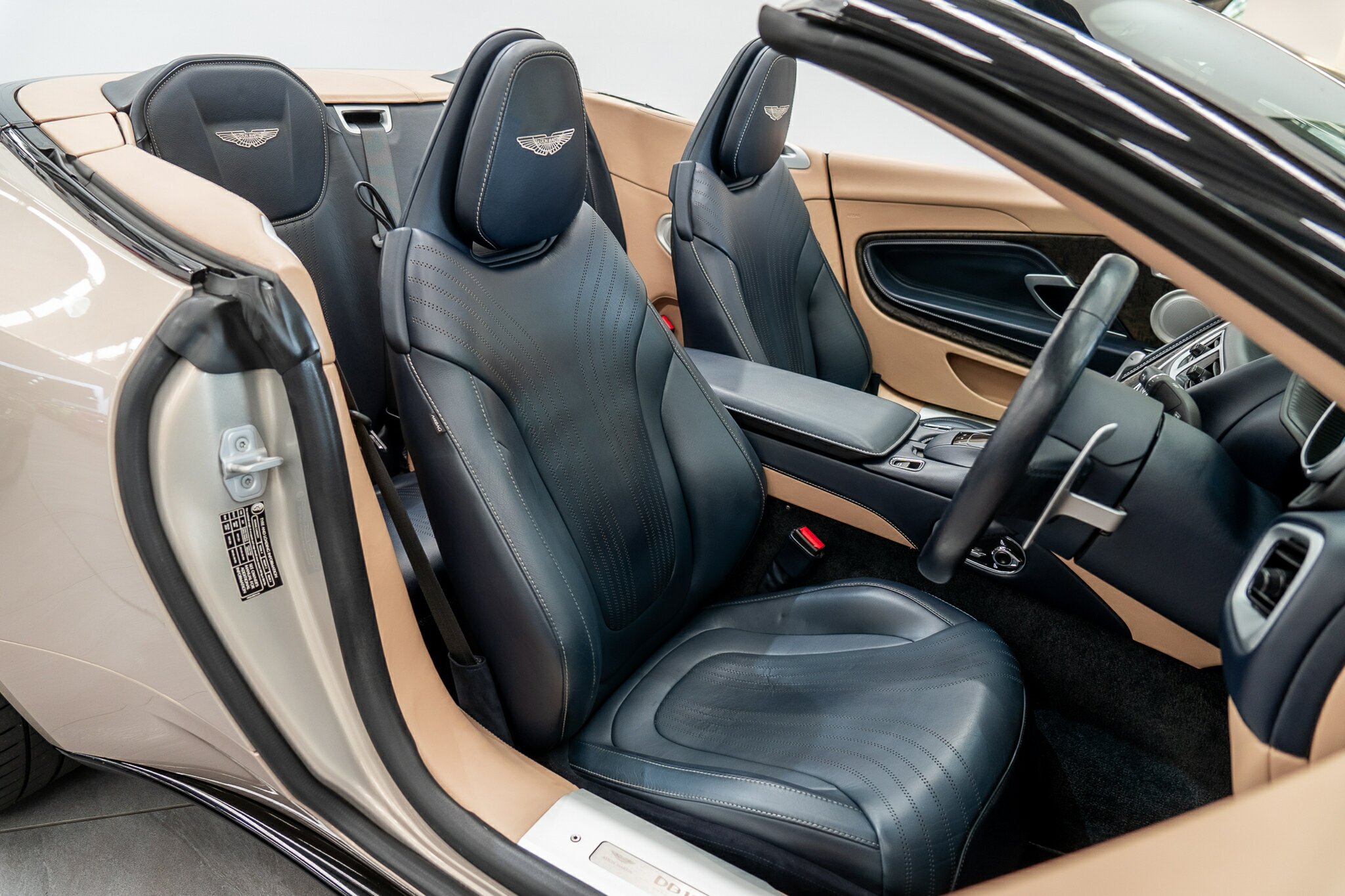 2021 ASTON MARTIN DB11 MY21 VOLANTE 8 SP AUTO STEPTRONIC SPRT 2D CONVERTIBLE