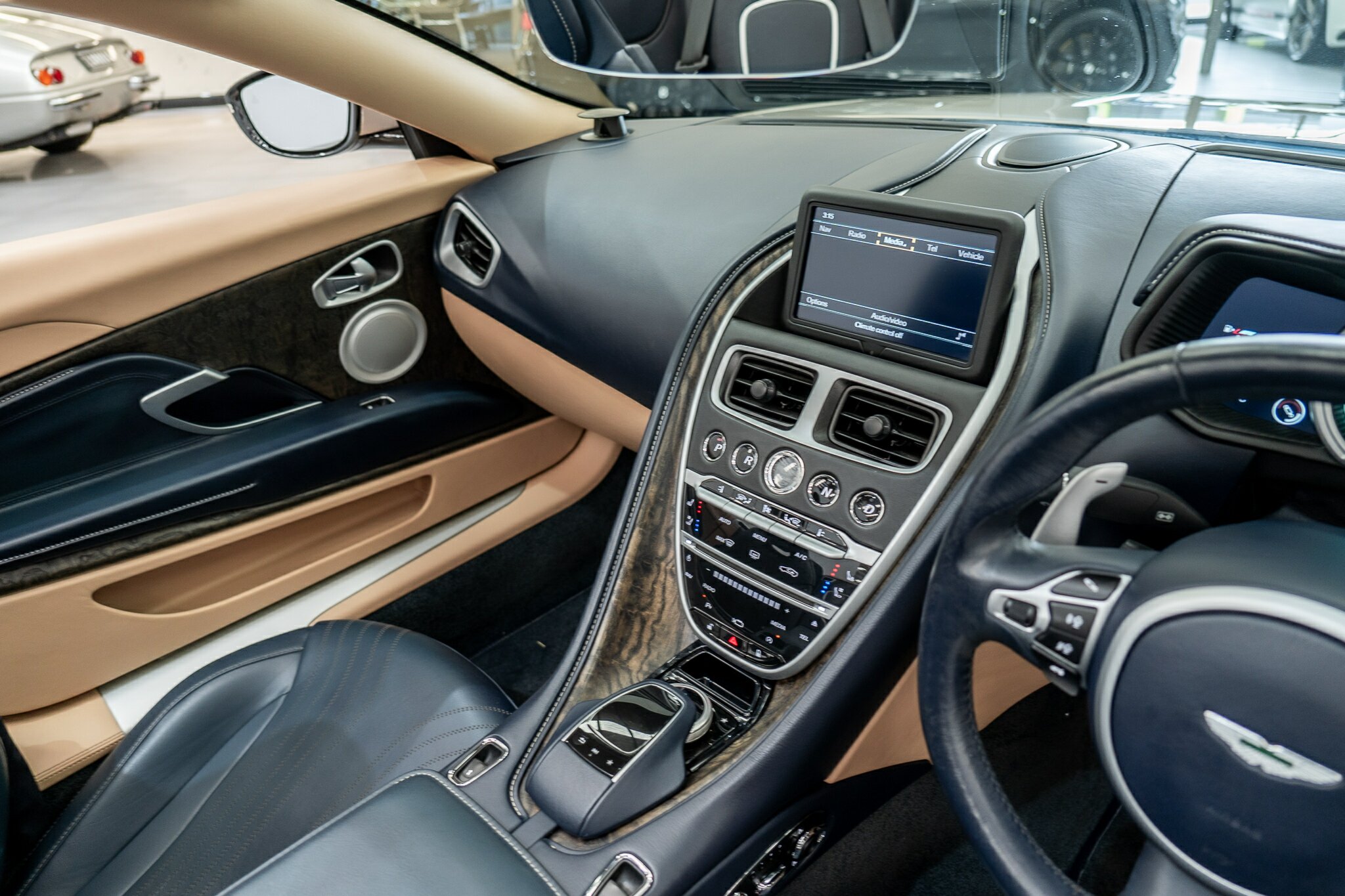 2021 ASTON MARTIN DB11 MY21 VOLANTE 8 SP AUTO STEPTRONIC SPRT 2D CONVERTIBLE
