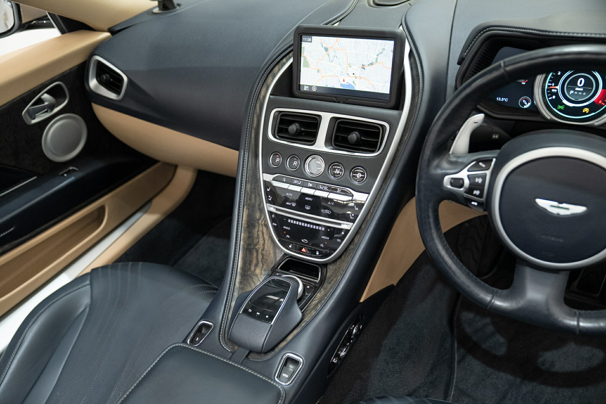 2021 ASTON MARTIN DB11 MY21 VOLANTE 8 SP AUTO STEPTRONIC SPRT 2D CONVERTIBLE